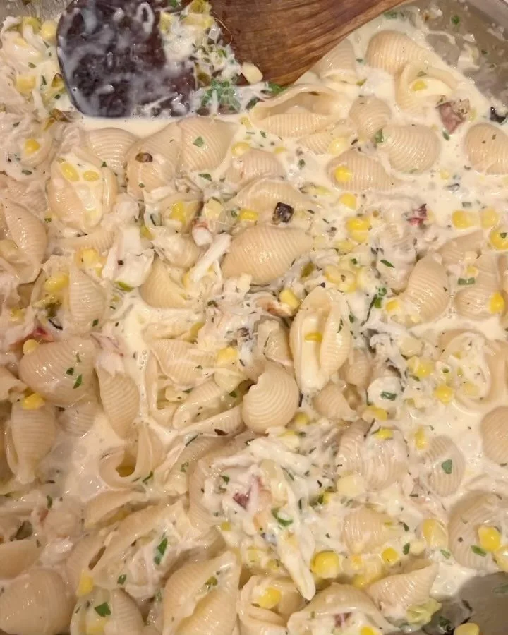 Dungeness crab shells with corn and mascarpone cream topped with chili garlic breadcrumbs. A surprisingly low effort high flavor dish when you buy the crab pre picked. 
.
.
.
.
.
#dungenesscrab #pasta #italianeveryday #delicioso