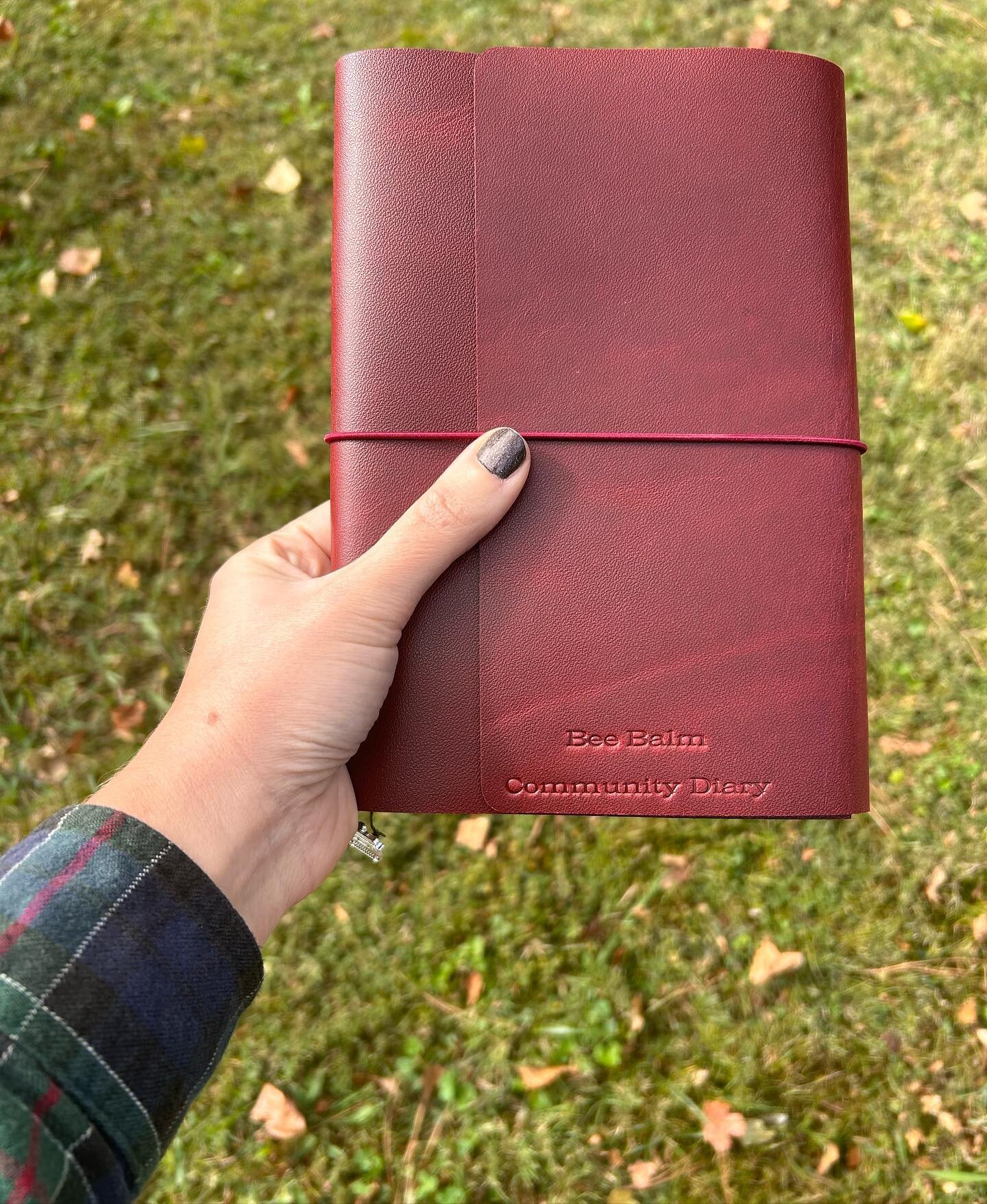 Poems, secrets, musings, and little knock-knock jokes wanted. 💌

So, so excited to share this little @pinkhousehq reading room treat with you. 🍬 This is our @beebalmarkansas community diary, lovingly handcrafted by Lesha at @littlebindery. Our comm