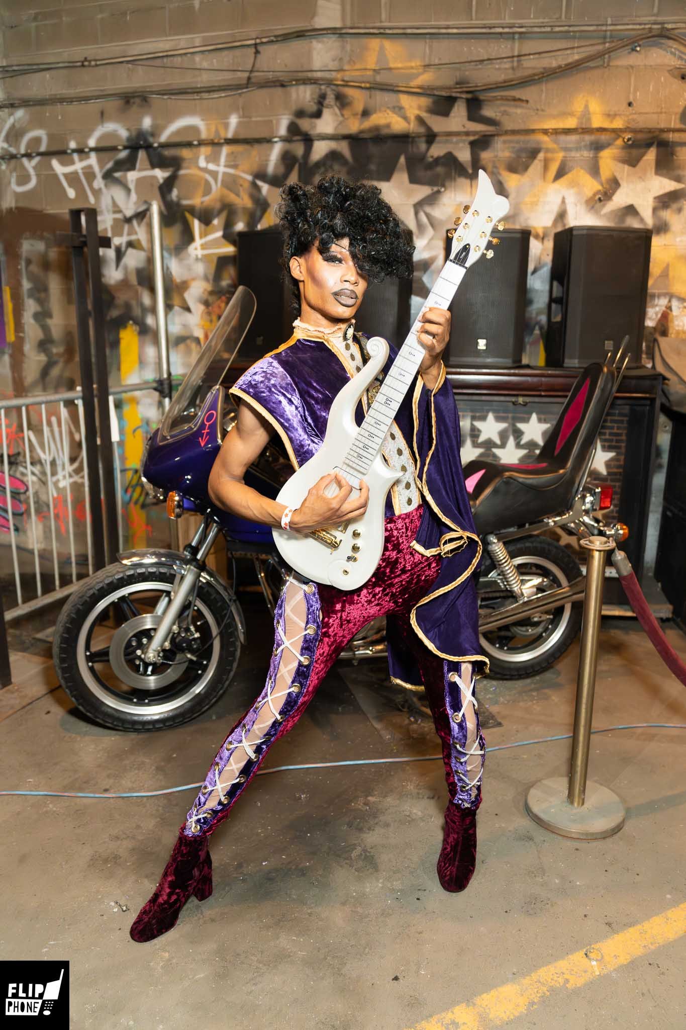 FLIPPHONE XXL: PRIDE with LUXX