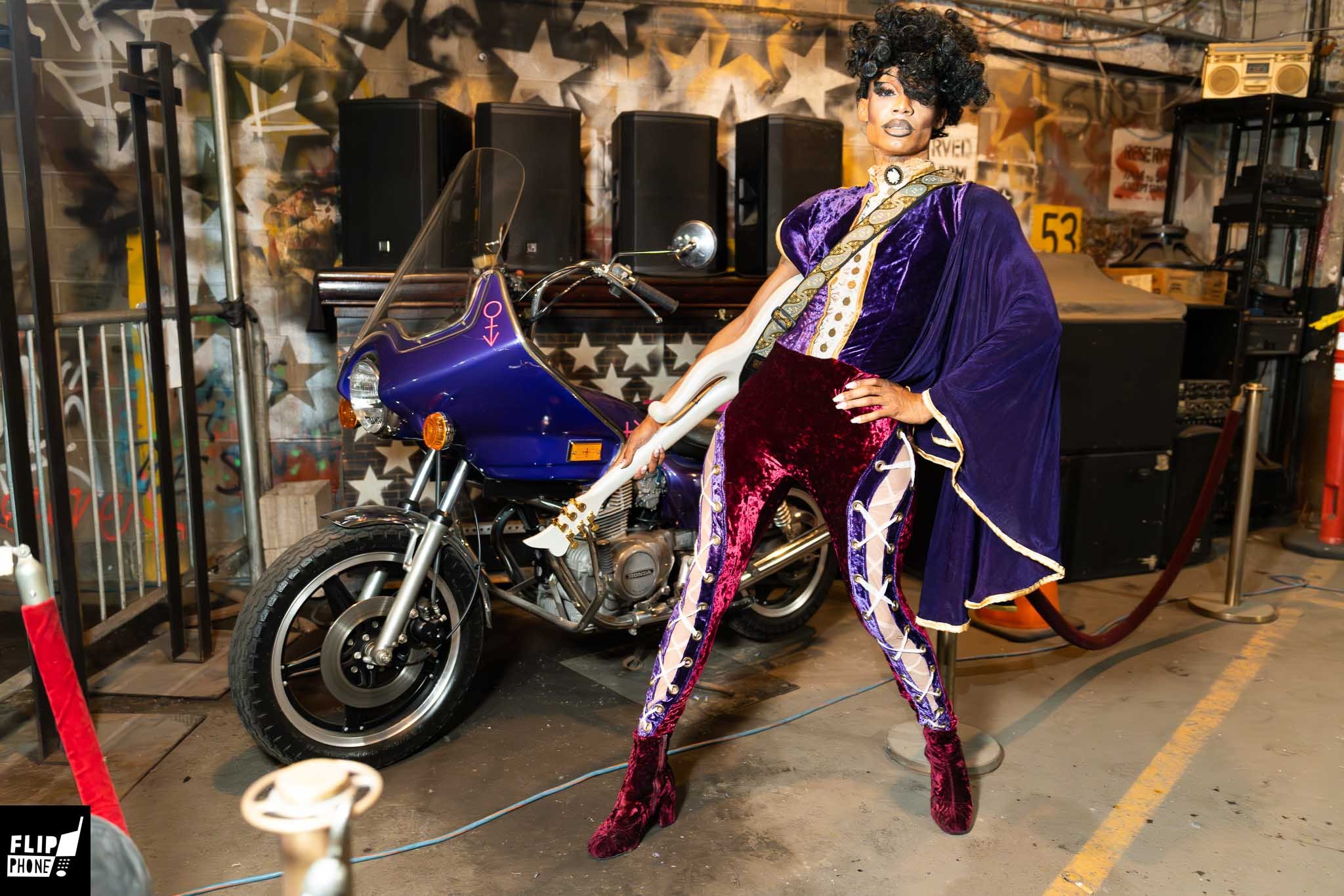 FLIPPHONE XXL: PRIDE with LUXX