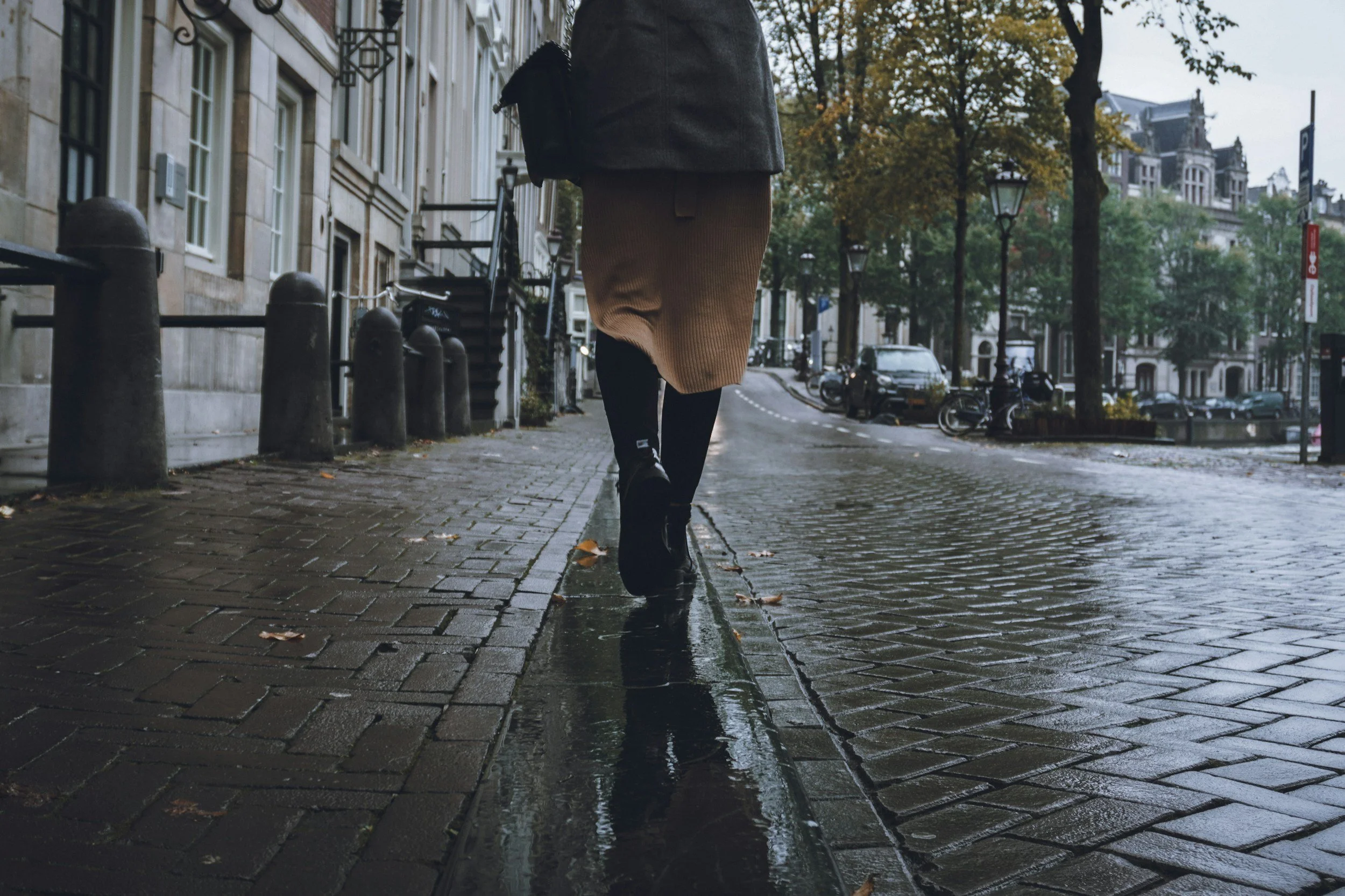 Woman walking away from an emotionally unhealthy relationship, representing the No Contact strategy for narcissistic abuse recovery.