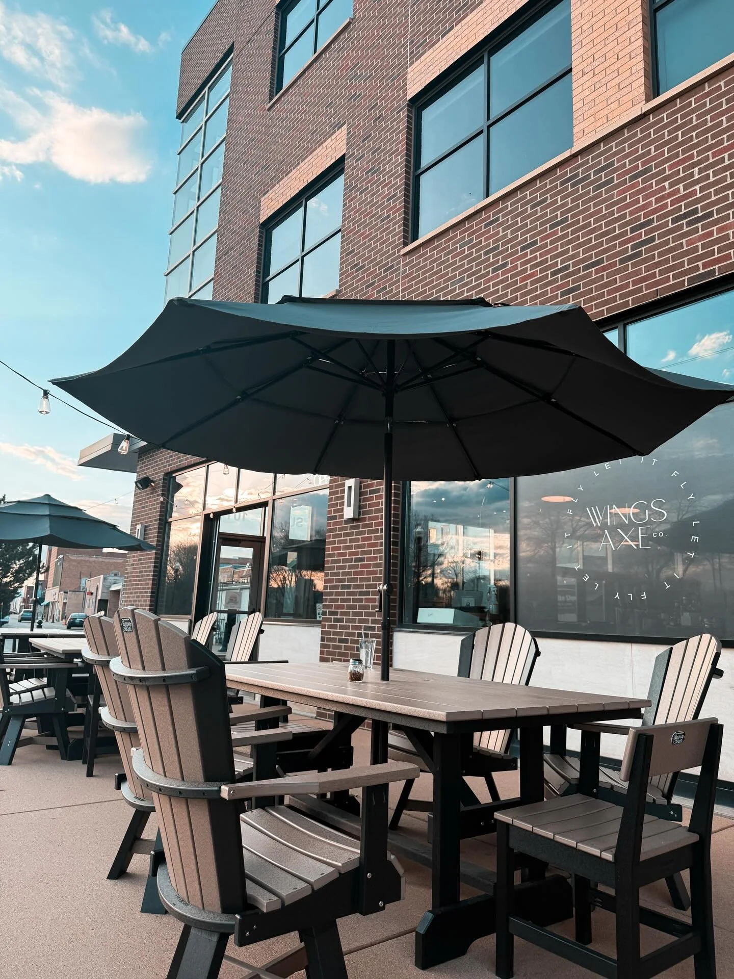 Its too nice out not to be at WingAxe today! 🙂&zwj;↕️✨

What are you waiting for!🍕👀