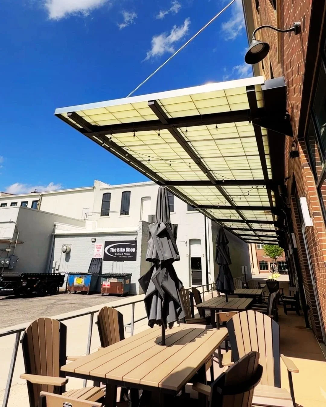 Beautiful weather calls for good food and patio vibes ☀️
Come hang with us at Wings Axe, enjoy a meal on our patio, throw some axes, and soak up the sunshine.