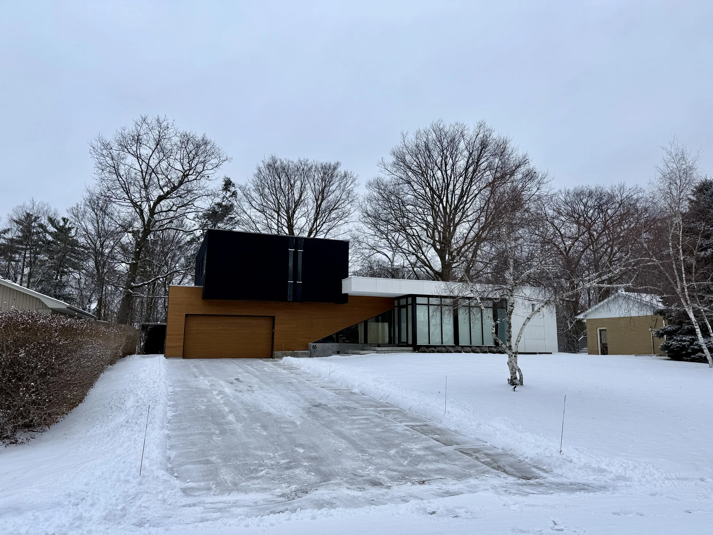Fast response residential snow removal in Oakville during winter storm