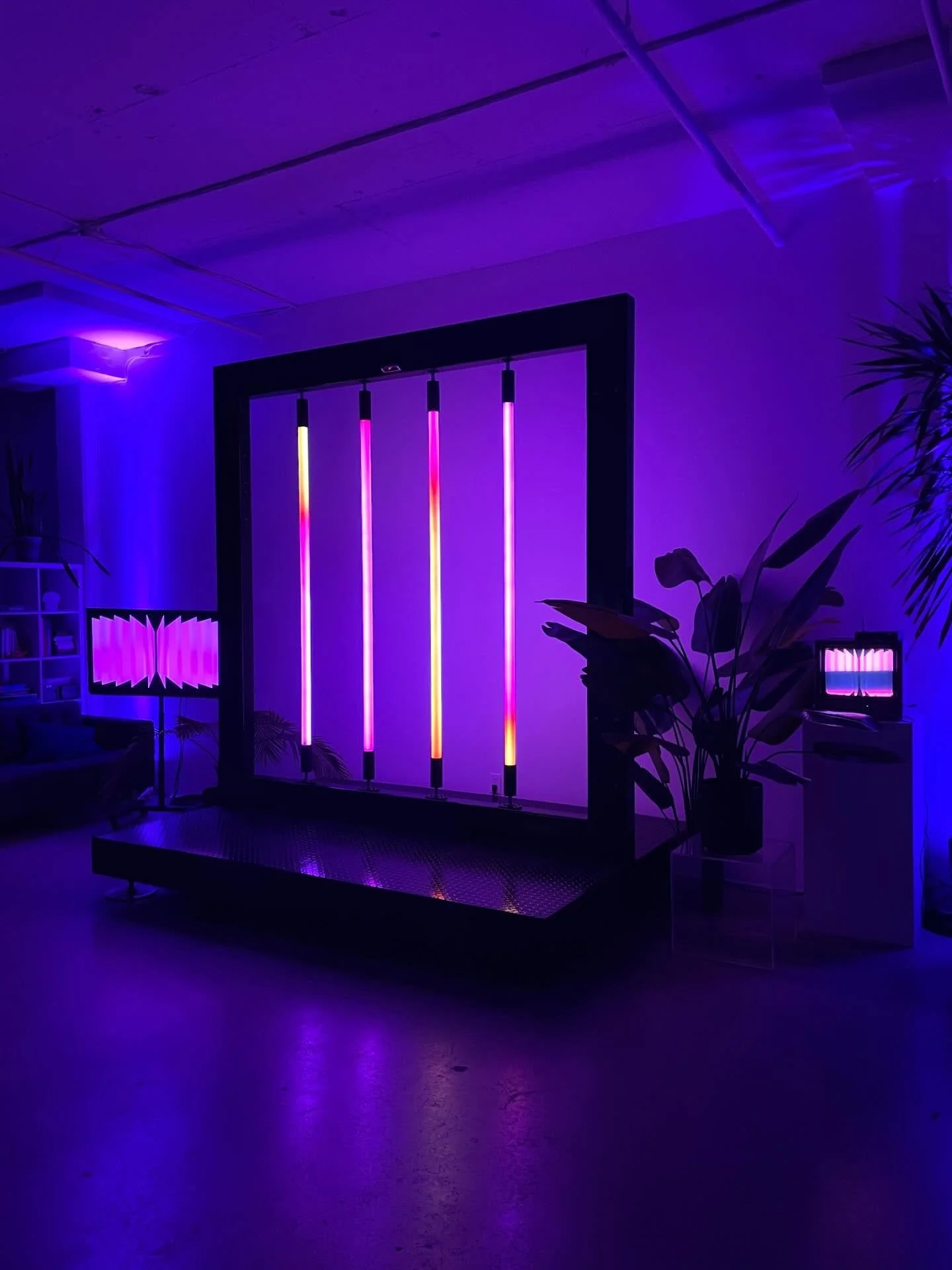 Are #tbt posts still a thing? Anyway, here is some behind the scenes of Parallels! 

Lots of light, tubes, metal, screws, welding, lines of code, post-its and sleepless nights. But also lots of FUN! 

#bts #interactive