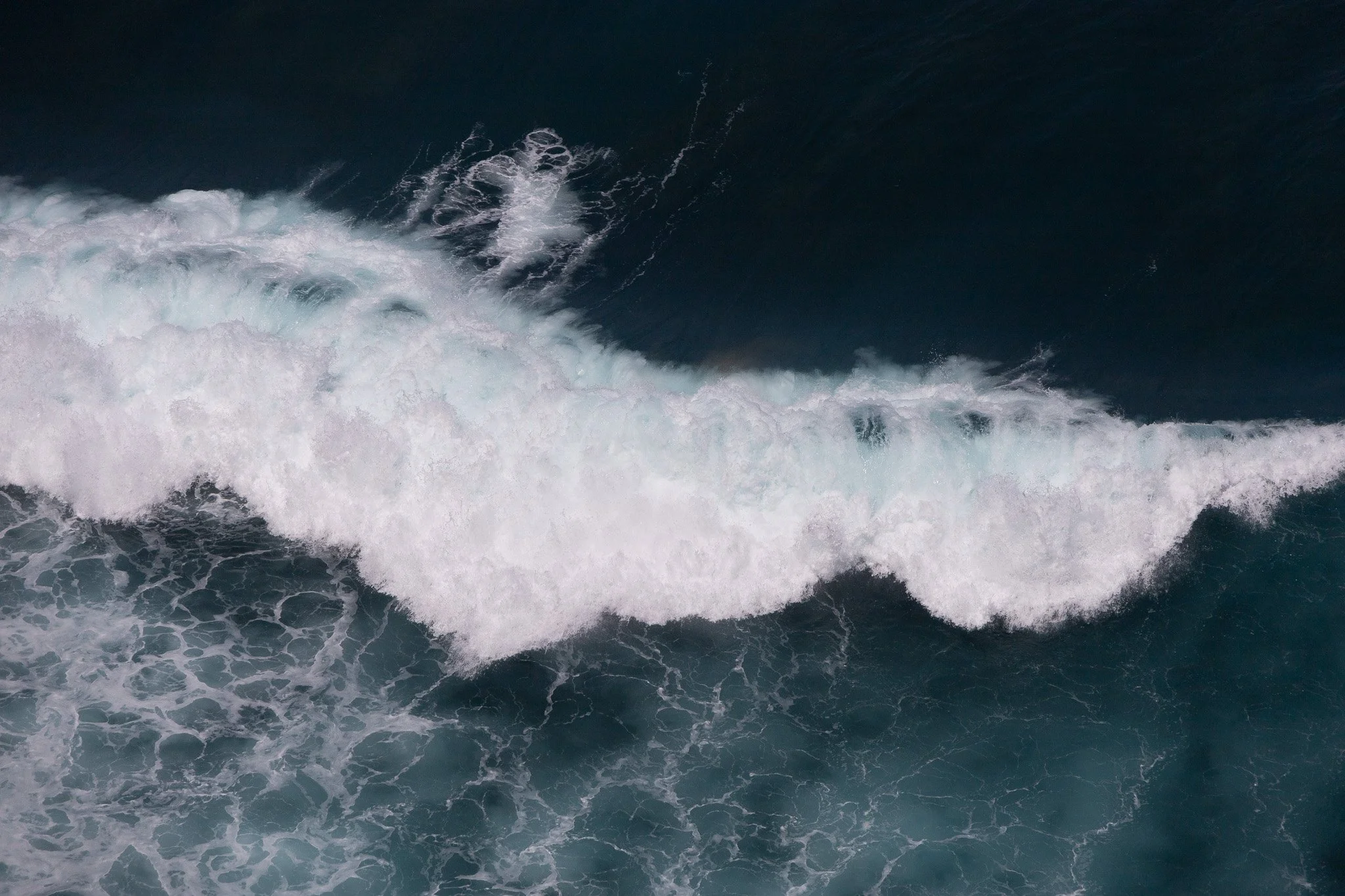 Waves Uluwatu.jpg