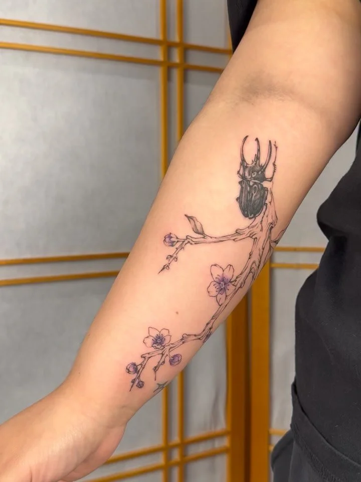 Bugs n&rsquo; branches, my favorite combo! Textures are what really draw me to so many of these projects. The crackly twisty nature of tree bark with the shiny glossy back of the beetle are especially fun to work on!