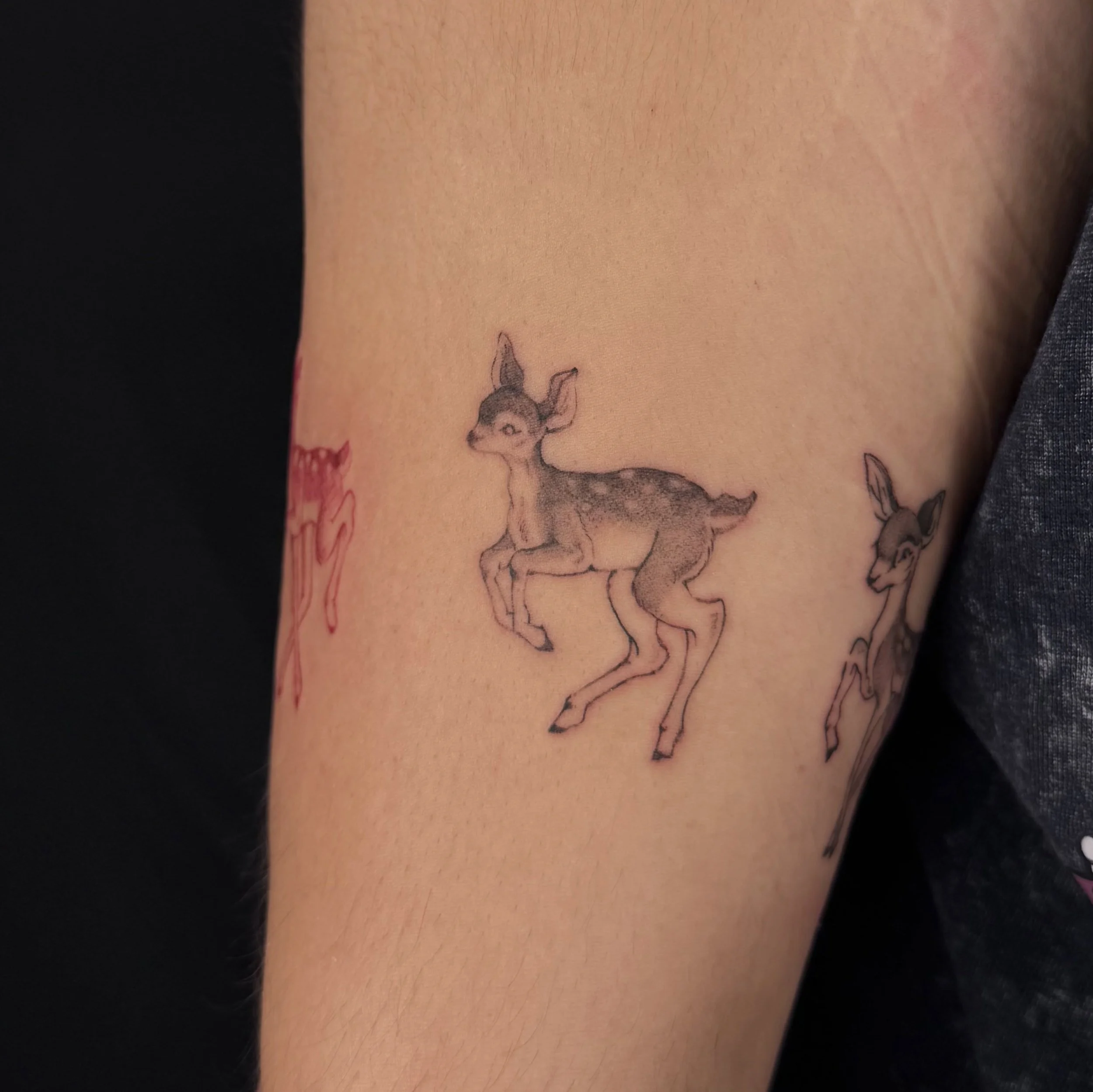 If you stumble and fall, just get right back up again! This sweet little clumsy deer arm band was so fun and unique. I loved being able to explore different poses and finding references both from real deer and Bambi 🦌