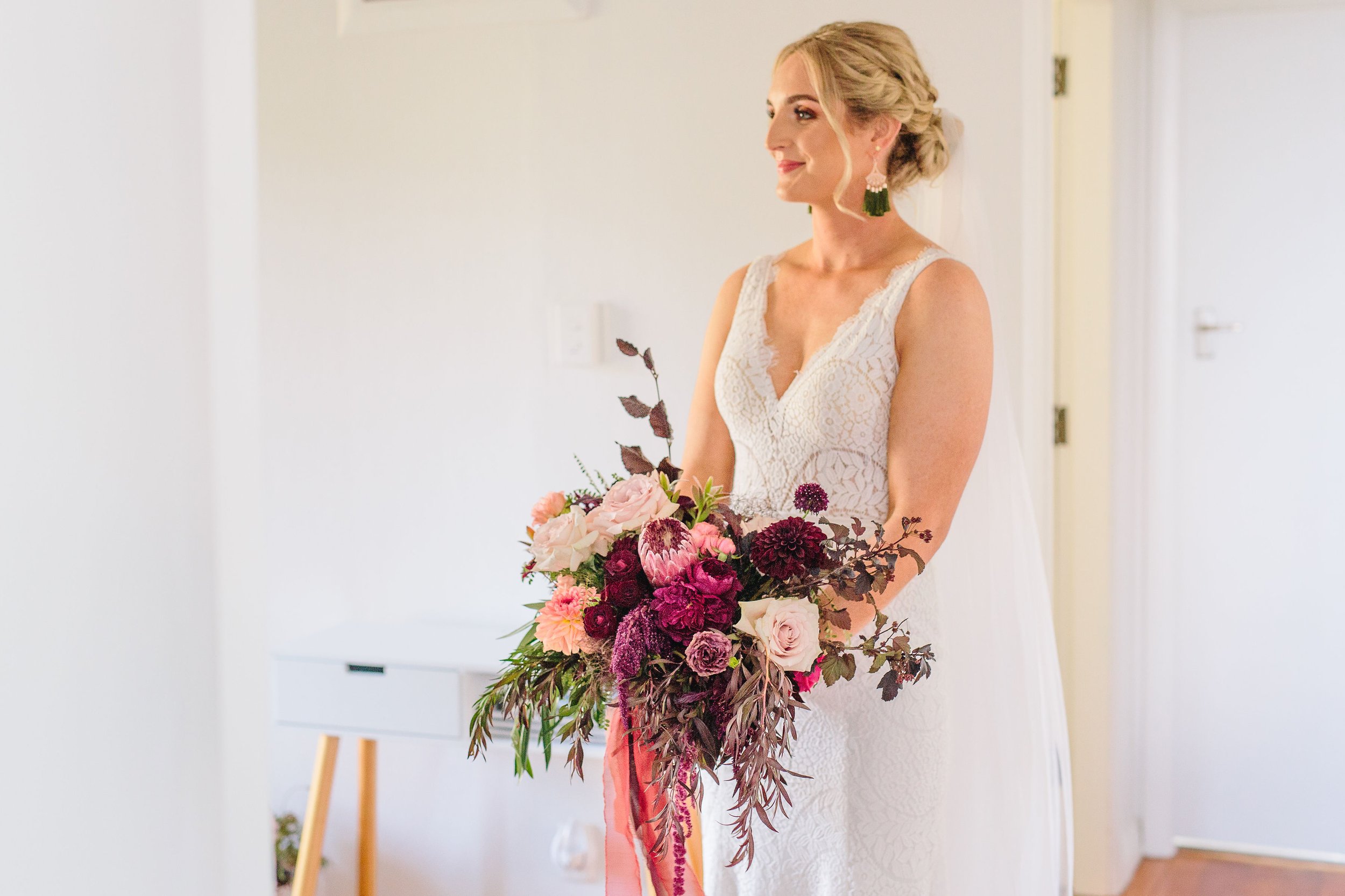 Real wedding inspiration - boho bride and colourful bouquet.jpg