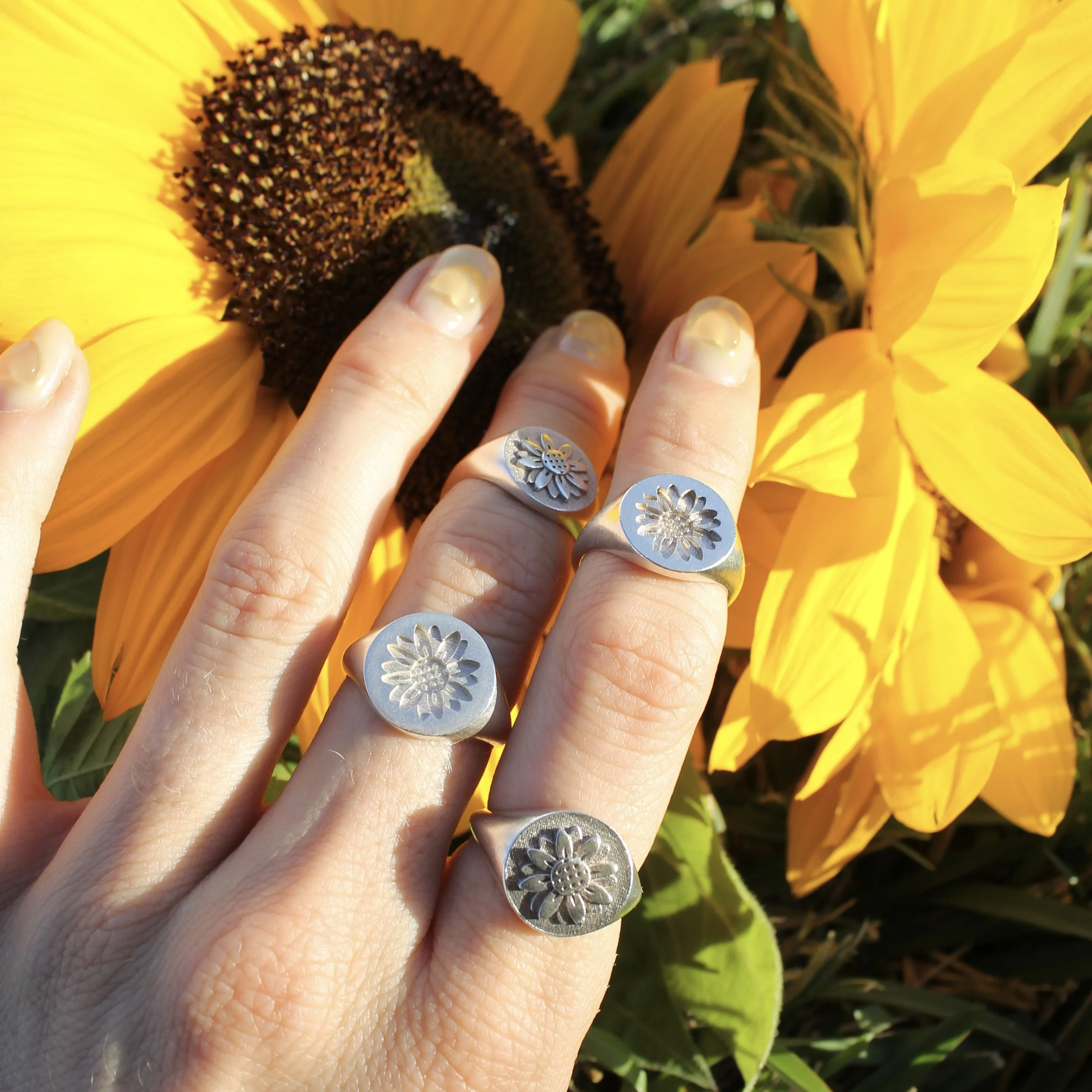 Jeweller at the markets