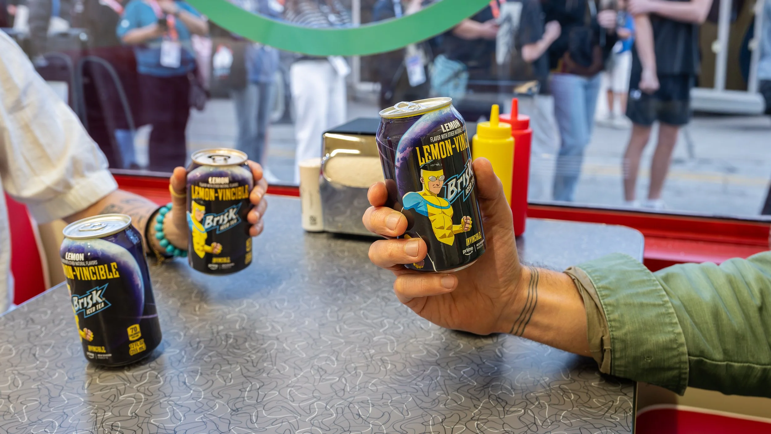 Brisk_Invincible_Interior _Custom_Can_16_9.jpg