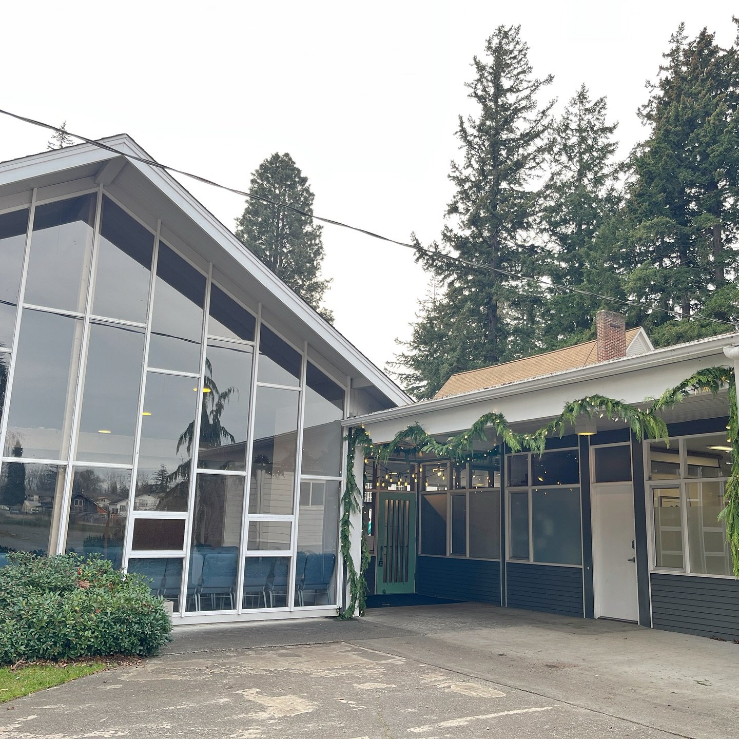 @christchurchbellingham looking so beautiful for Advent! So thankful for our CCB brothers and sisters who so graciously share their space with us. 🕯️ ❤️