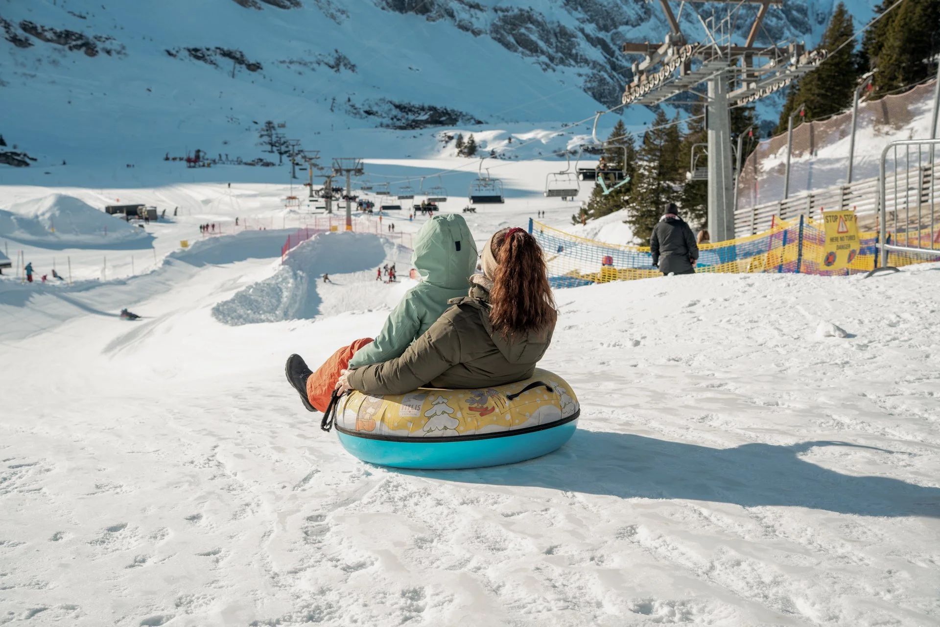 Kostenlose Winteraktivität für Familien: Rutschpark Trübsee  Engelberg-Titlis ❄️🛷 