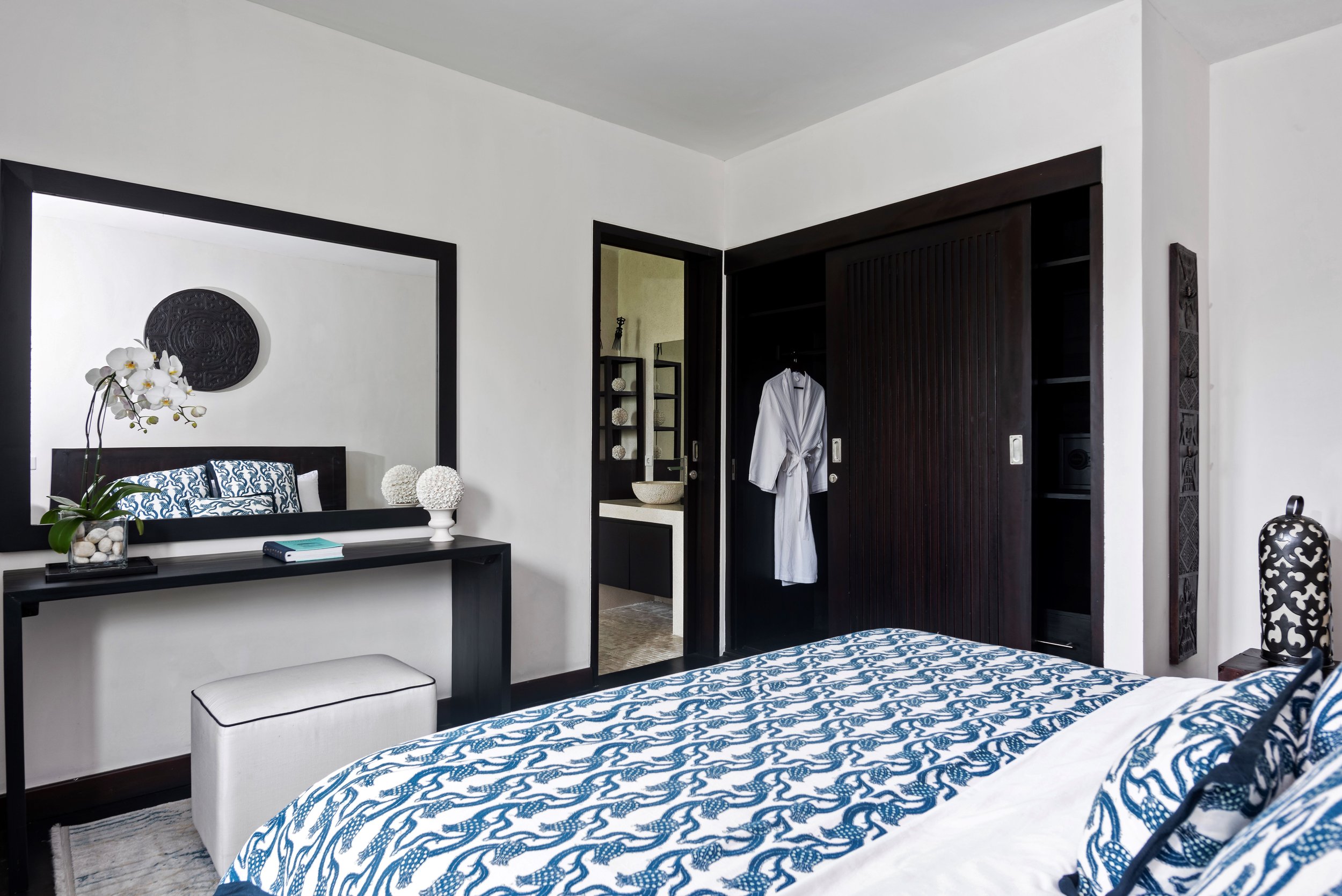 VillaAnayaManis_15_Bedroom 6.jpg