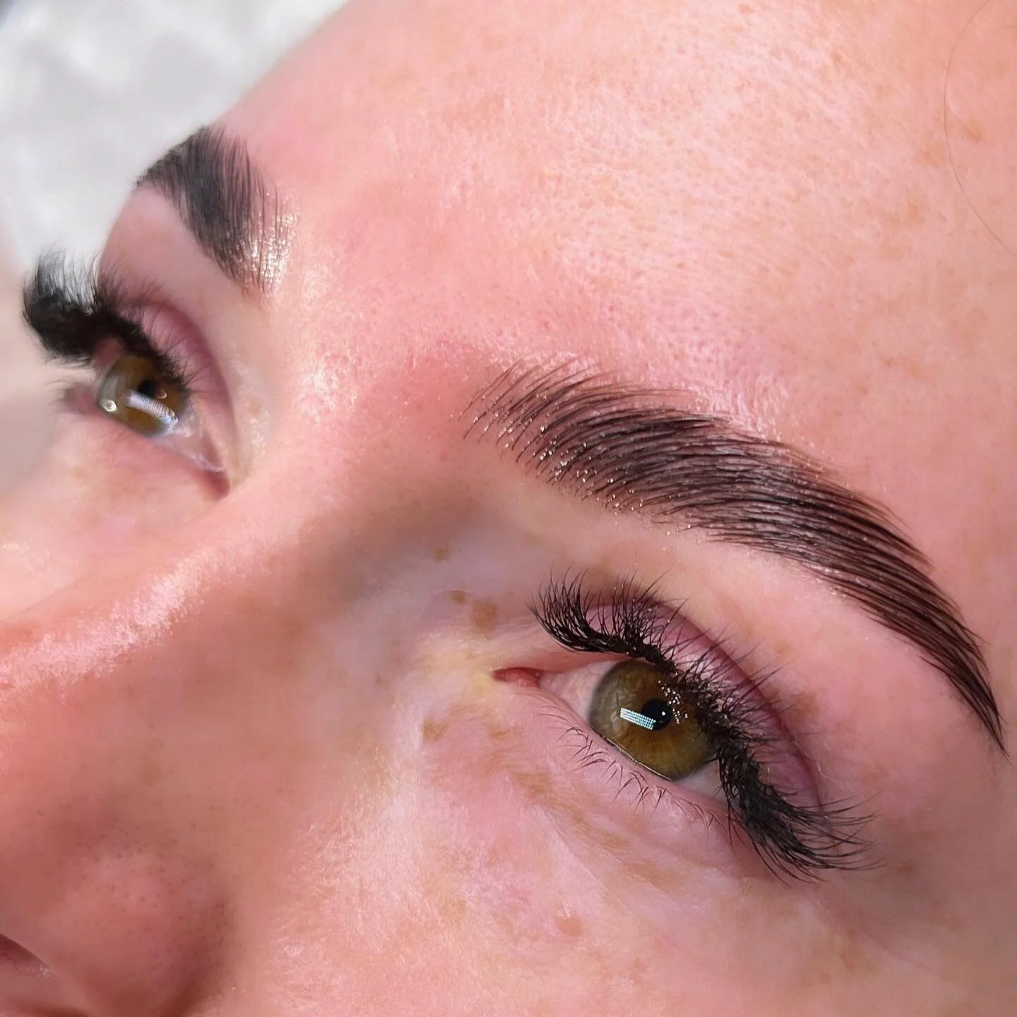 Brows worth dreaming about ☁️ Brow Lamination creating sleek, tame brows for this beauty 🫶🏻