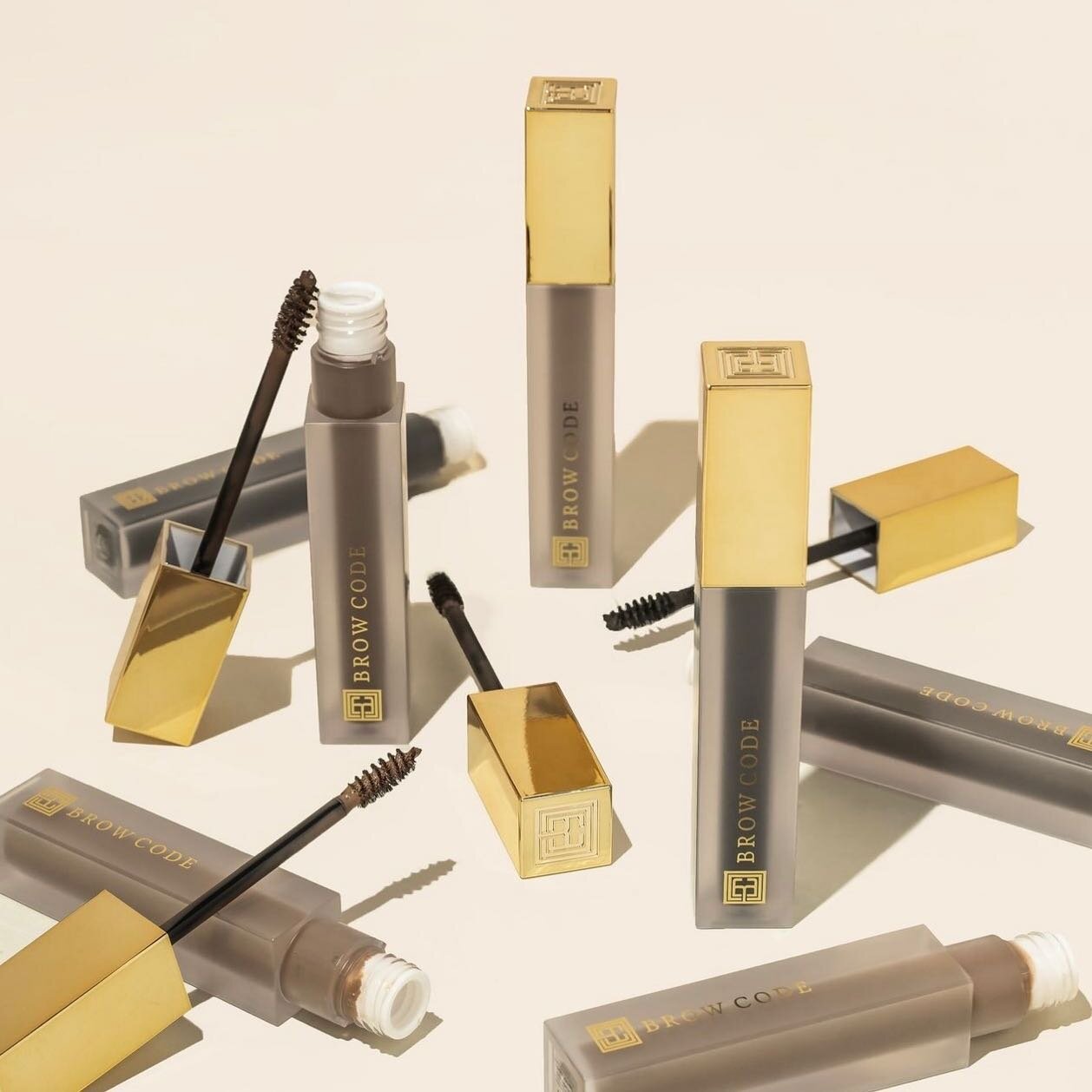 Think ✨Cosmetics &amp; Cosmeceuticals align✨ A tinted brow gel that volumises, tints &amp; nourishes, All at the same time. 

Clinically proven to support hair growth, containing 11 scientifically backed peptide technologies including high performing