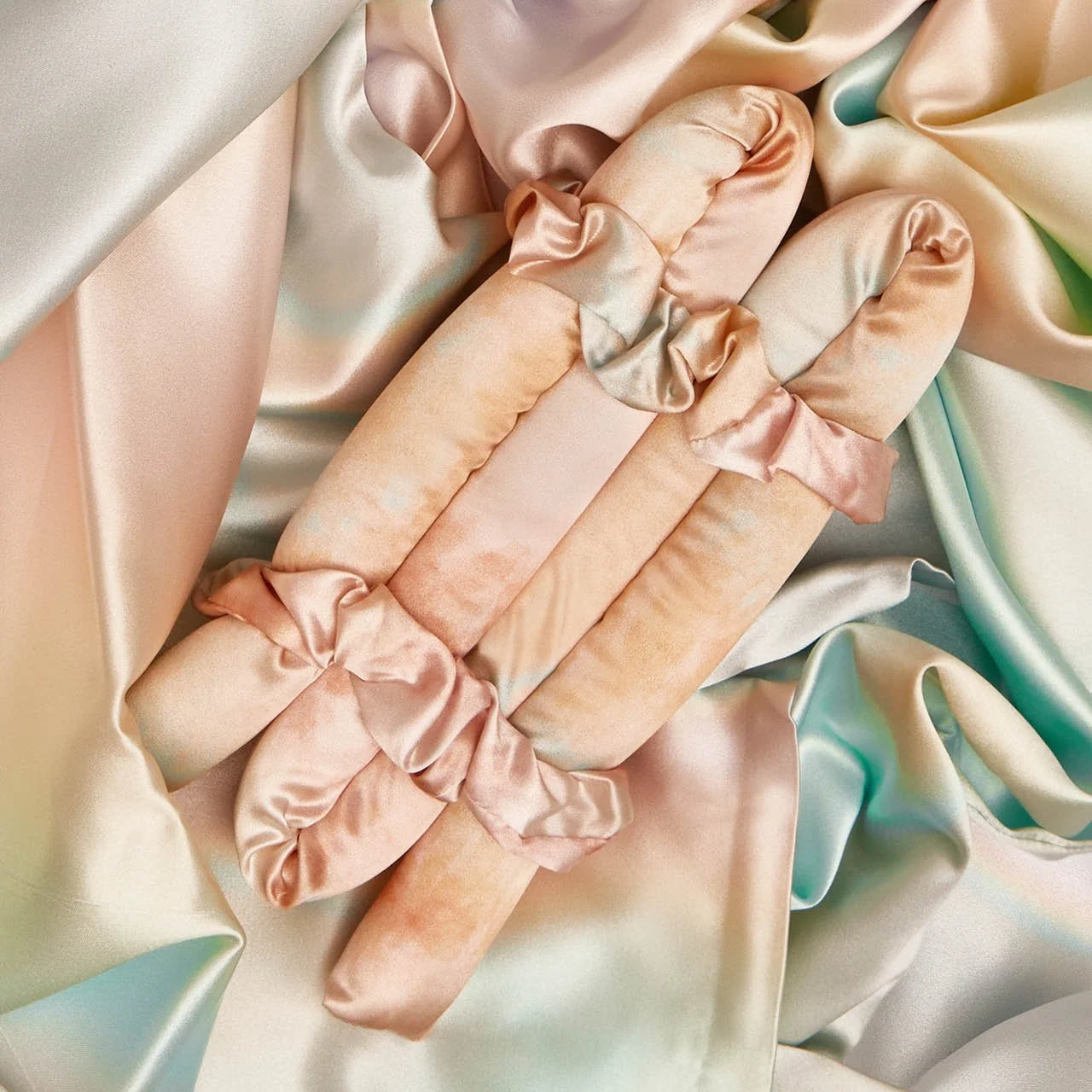 7568-8862-CreativeProductShoot-SatinHeatlessCurlingSet-StandardSatinPillowcase-1280x1280px.jpg