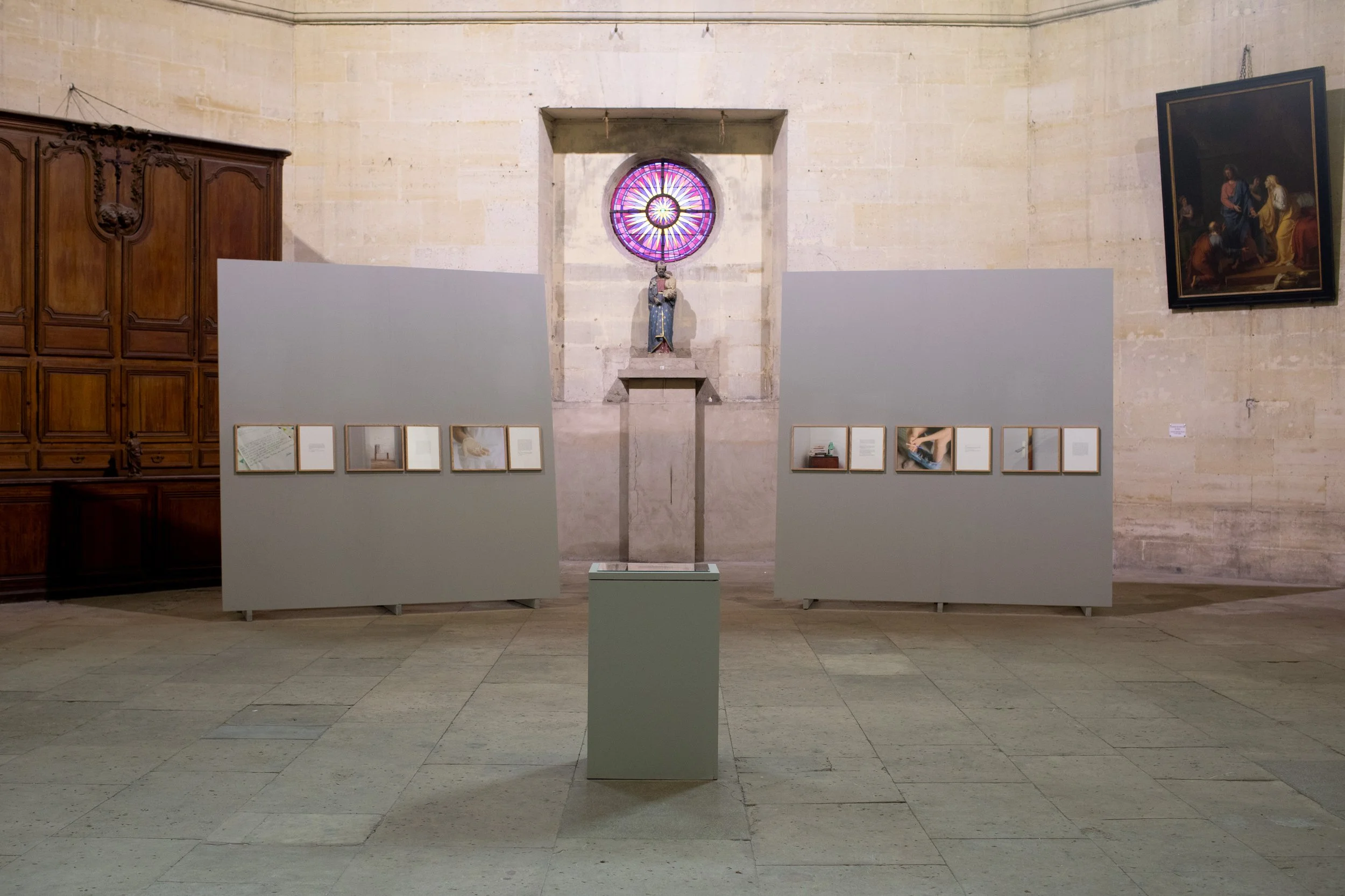 Vues de l'exposition Anatomie de l'invisible produite par Photo Days dans la chapelle Saint-Louis de la Pitié-Salpêtrière à Paris. Avec le soutien de l'APHP et de Culture Foundry