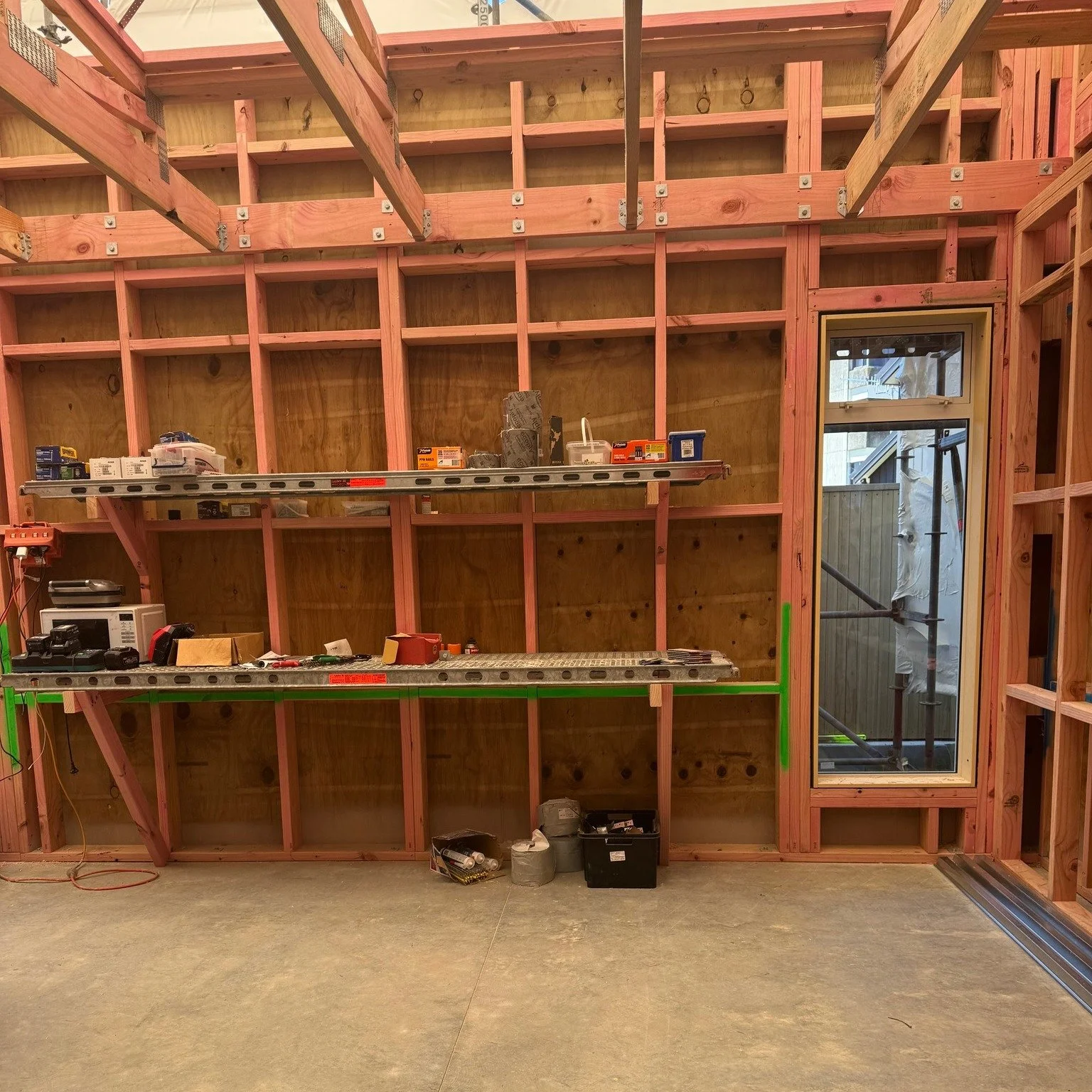 She's a technical one at Kanuka, nothing is straightforward on this project, but we love a challenge here at Turbine 🔨
Scaffold  up,  top roof on, scaffold down,  lower roof on, scaffold will go back up, ready for exterior cladding, in between  the 