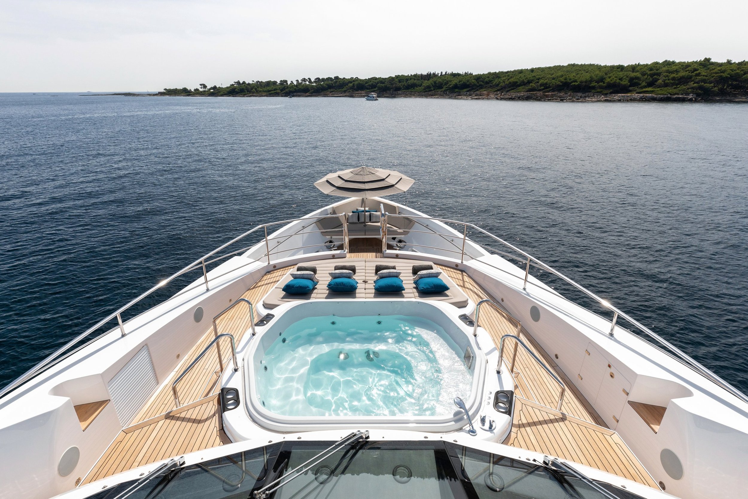 yacht-elysium-40m-sunseeker-20220825-editorial-23-6307899c82dba_v_default_extra_big (1).jpeg