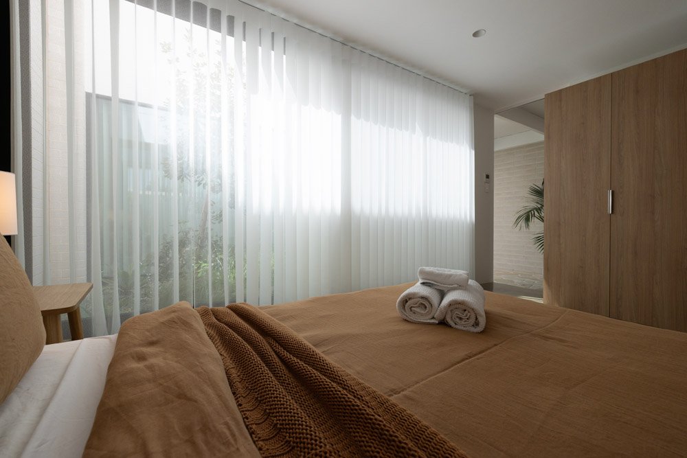 Bedroom with queen size bed