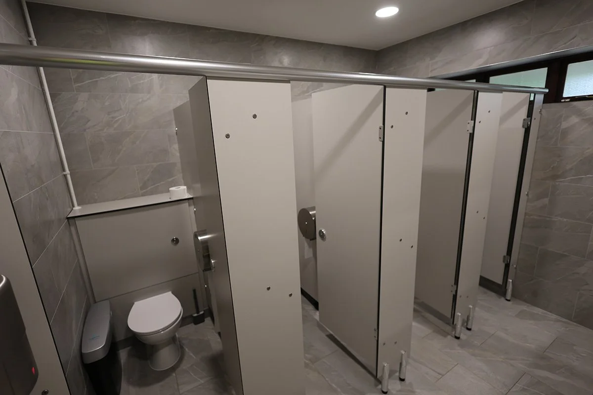 Row of cubicles (left) at golf club.jpg