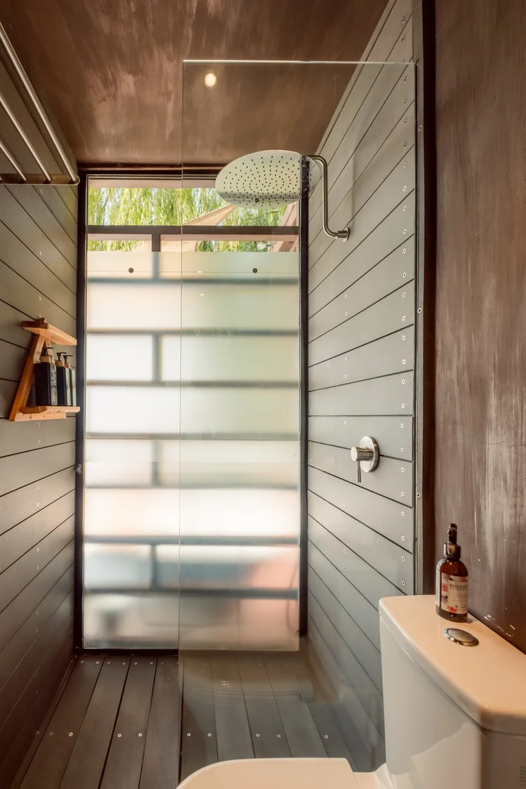 Bill's Boathouse - Floating Eco Tiny House on the Murray River