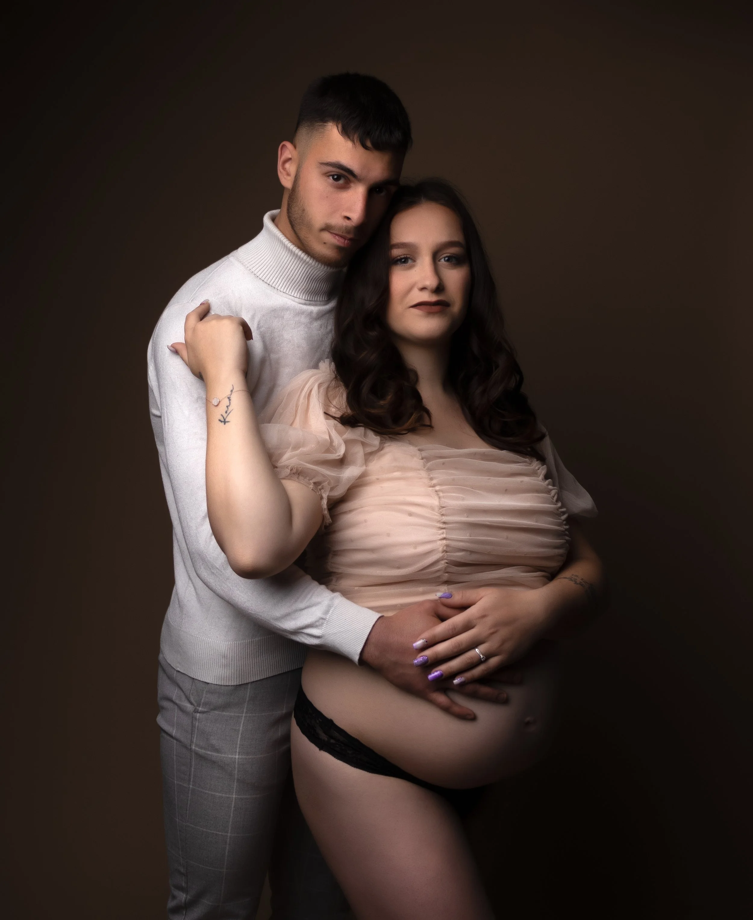 Séance grossesse à Brézins, proche de Grenoble et Voiron, images élégantes et naturelles pour immortaliser la maternité.
