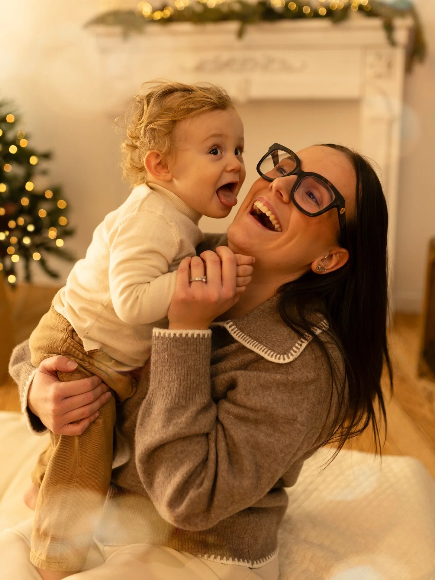 Je vous partage enfin quelques photos des mini-s&eacute;ances de No&euml;l que j&rsquo;ai tant aim&eacute;es 🥰

Merci &agrave; toutes les familles pour votre confiance et votre bienveillance, ce sont des moments pr&eacute;cieux que j&rsquo;adore viv