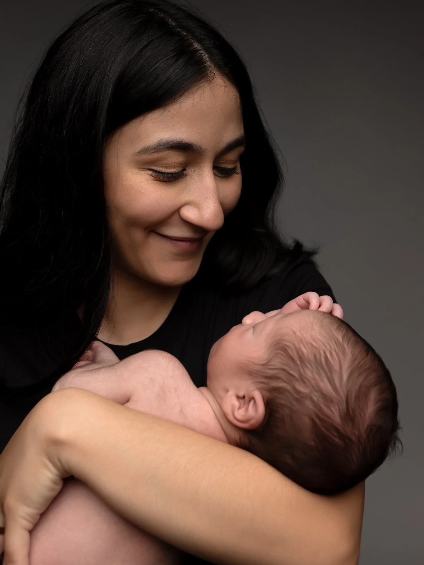 Ce nouveau-n&eacute; que tu as port&eacute; en toi&hellip; et qui, aujourd&rsquo;hui, te portera toute ta vie 🤎
 
Les s&eacute;ances nouveau-n&eacute; se r&eacute;alisent entre le 4ᵉ et le 15ᵉ jour, dans une ambiance douce et apais&eacute;e, au ryth