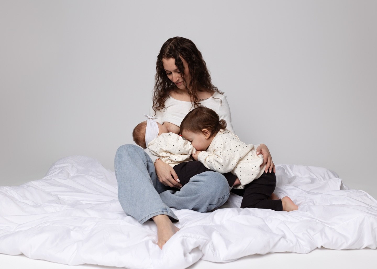 Des moments naturels, authentiques, sans artifices&hellip; oui, c&rsquo;est possible au studio.
Studio ne rime pas forc&eacute;ment avec poses fig&eacute;es et sourires forc&eacute;s
 
Un fond uni, une couette au sol, un peu de lumi&egrave;re&hellip;