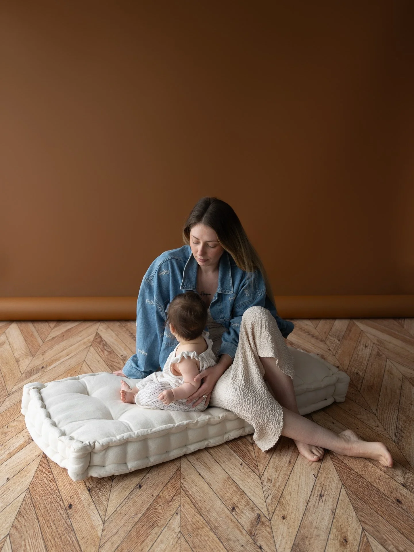 Mother&rsquo;s Day 𝐦𝐢𝐧𝐢-𝐬𝐞́𝐚𝐧𝐜𝐞𝐬 🤎

On a des milliers de photos de nos enfants&hellip; mais si peu avec eux.

3ᵉ &eacute;dition des 𝐦𝐢𝐧𝐢-𝐬𝐞́𝐚𝐧𝐜𝐞𝐬 𝐅𝐞̂𝐭𝐞 𝐝𝐞𝐬 𝐌𝐞̀𝐫𝐞𝐬, dans un d&eacute;cor intemporel, pens&eacute;es com