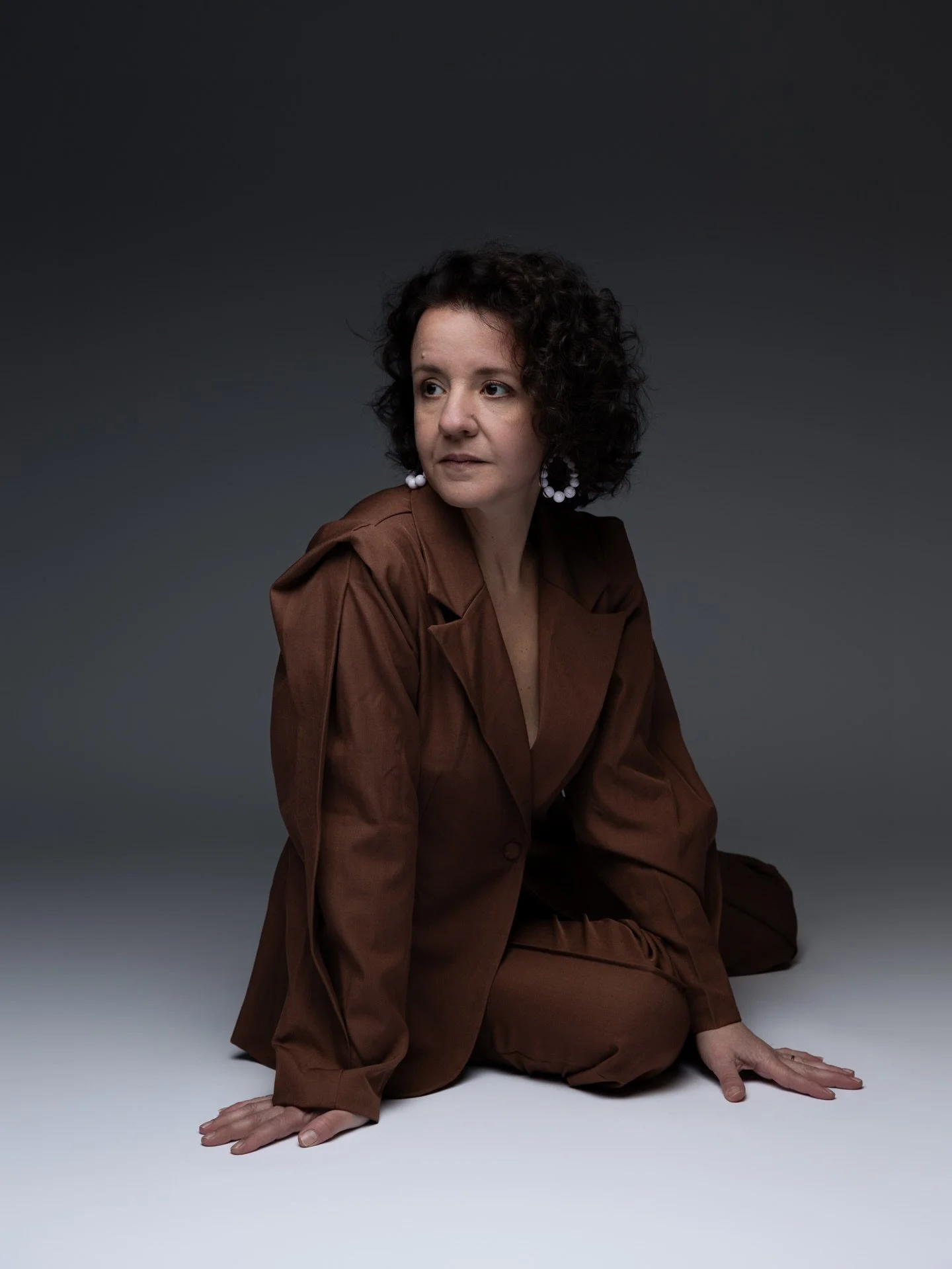 Une magnifique s&eacute;ance portrait de femme 🤎
 
Vous arrivez souvent avec vos doutes, vos craintes, vos appr&eacute;hensions, &ldquo;je ne sais pas poser&rdquo;, &ldquo;je ne suis pas photog&eacute;nique&rdquo;...
 
Puis tr&egrave;s vite, la s&ea