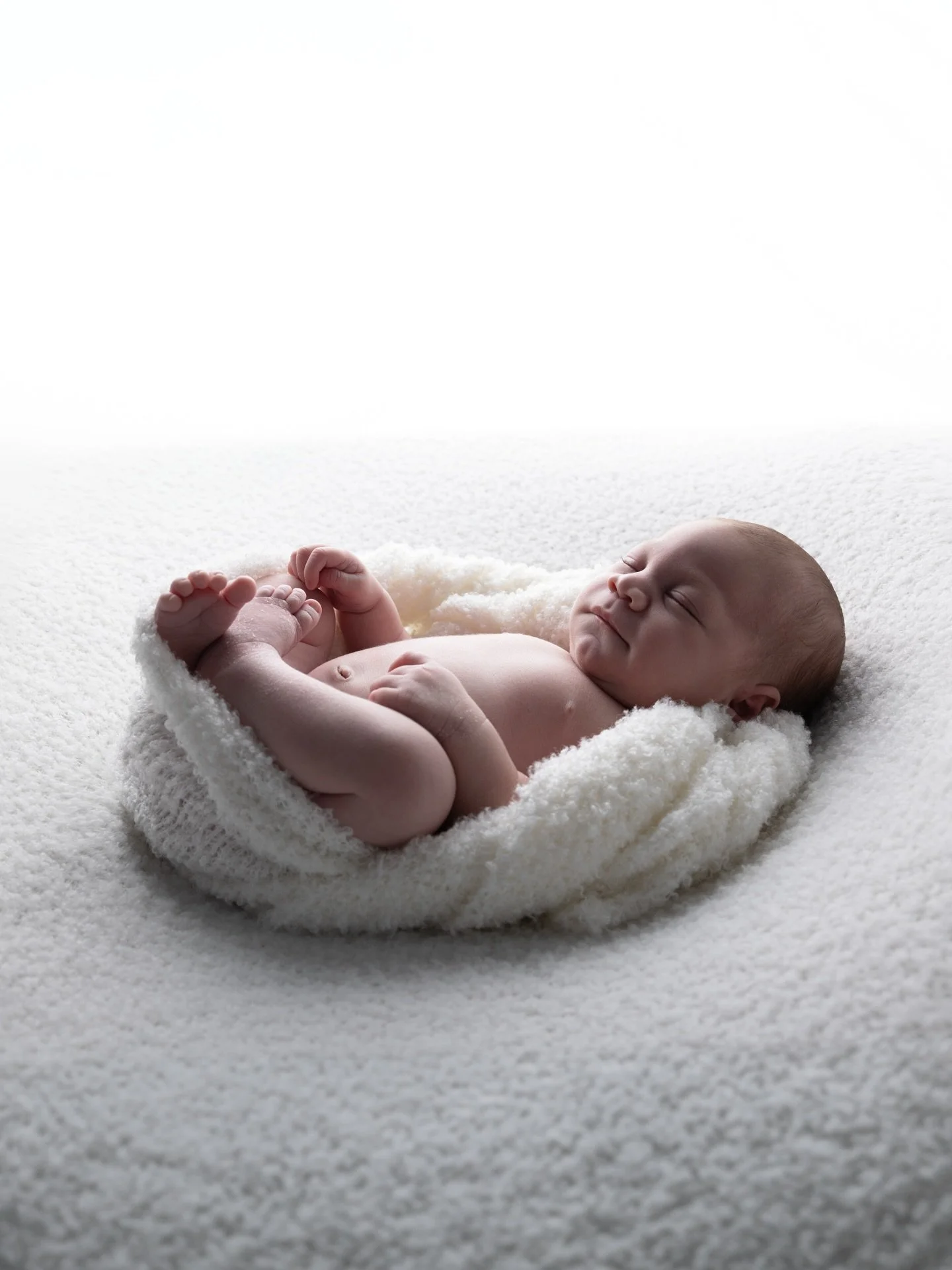 Des photos pleines d&rsquo;&eacute;motions
 
Chaque nouveau-n&eacute; est un petit miracle, et chaque s&eacute;ance photo est une histoire d&rsquo;amour que j&rsquo;ai la chance de raconter &agrave; travers mes images.
Ces premiers instants sont &eac