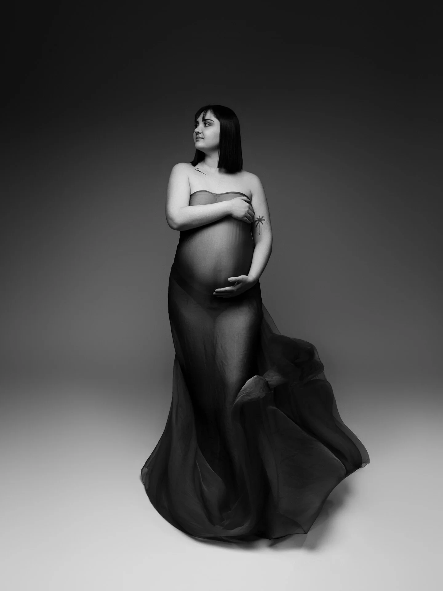 &Eacute;l&eacute;gance, force, douceur.
La maternit&eacute; dans toute sa beaut&eacute; 🖤
 
Un moment unique &agrave; immortaliser&hellip;
 
📅 R&eacute;servations ouvertes pour les futures mamans dont la DPA est pr&eacute;vue en ao&ucirc;t, septemb