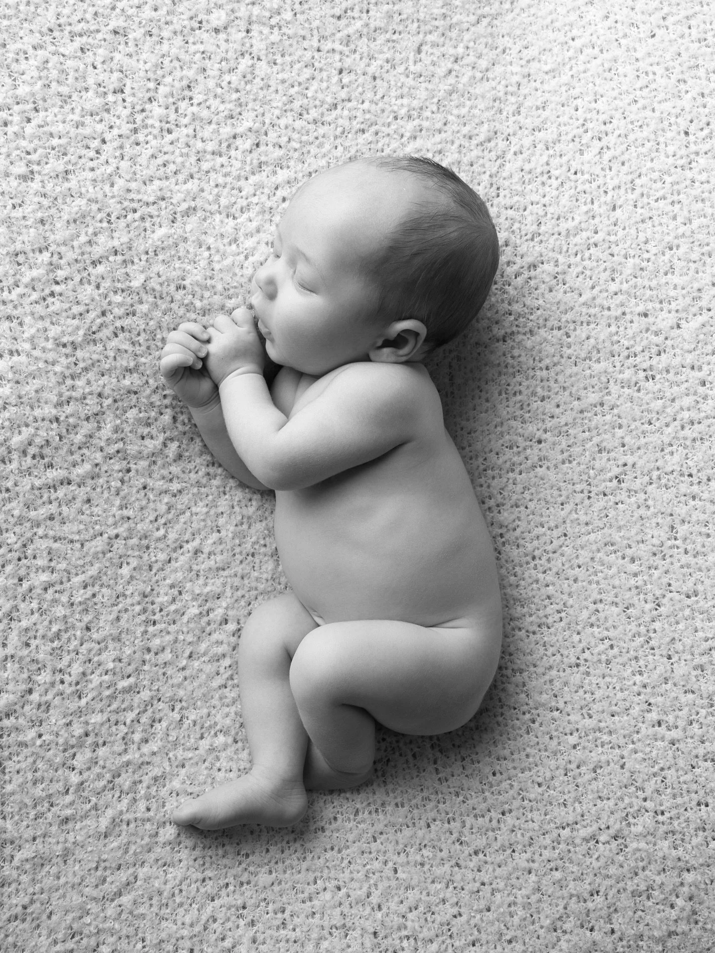 Vos petits b&eacute;b&eacute;s en s&eacute;ance&hellip; un vrai bonheur &agrave; photographier 🥹
 
Aucune s&eacute;ance ne se ressemble. Certains b&eacute;b&eacute;s dorment paisiblement, d&rsquo;autres ont besoin de plus de contact, de douceur, d&r