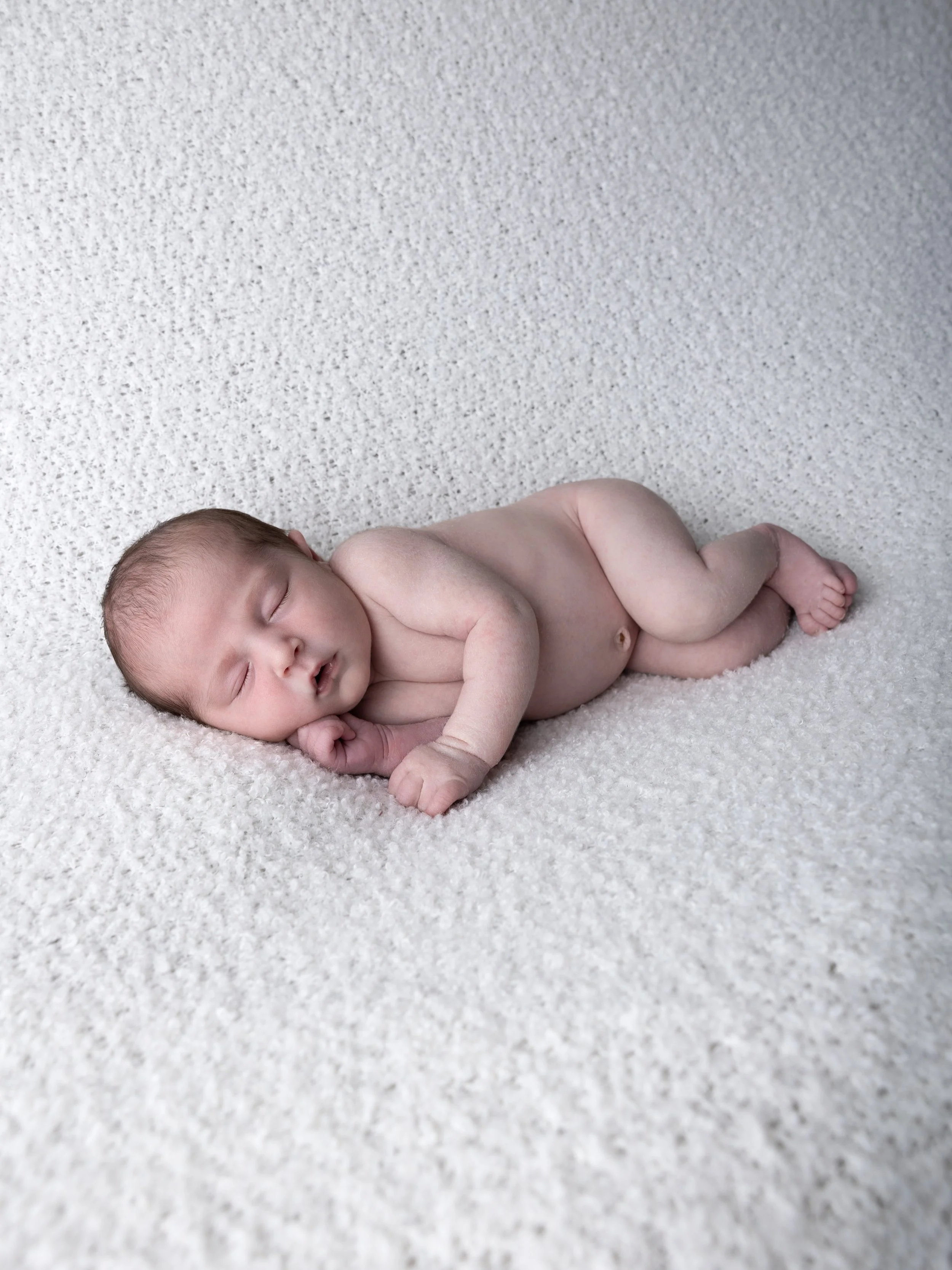 Il y a ce moment juste apr&egrave;s la naissance o&ugrave; tout para&icirc;t un peu irr&eacute;el...
 
Les journ&eacute;es passent vite, on ne dort presque pas, on apprend doucement &agrave; conna&icirc;tre son b&eacute;b&eacute;. Et pourtant, on aim