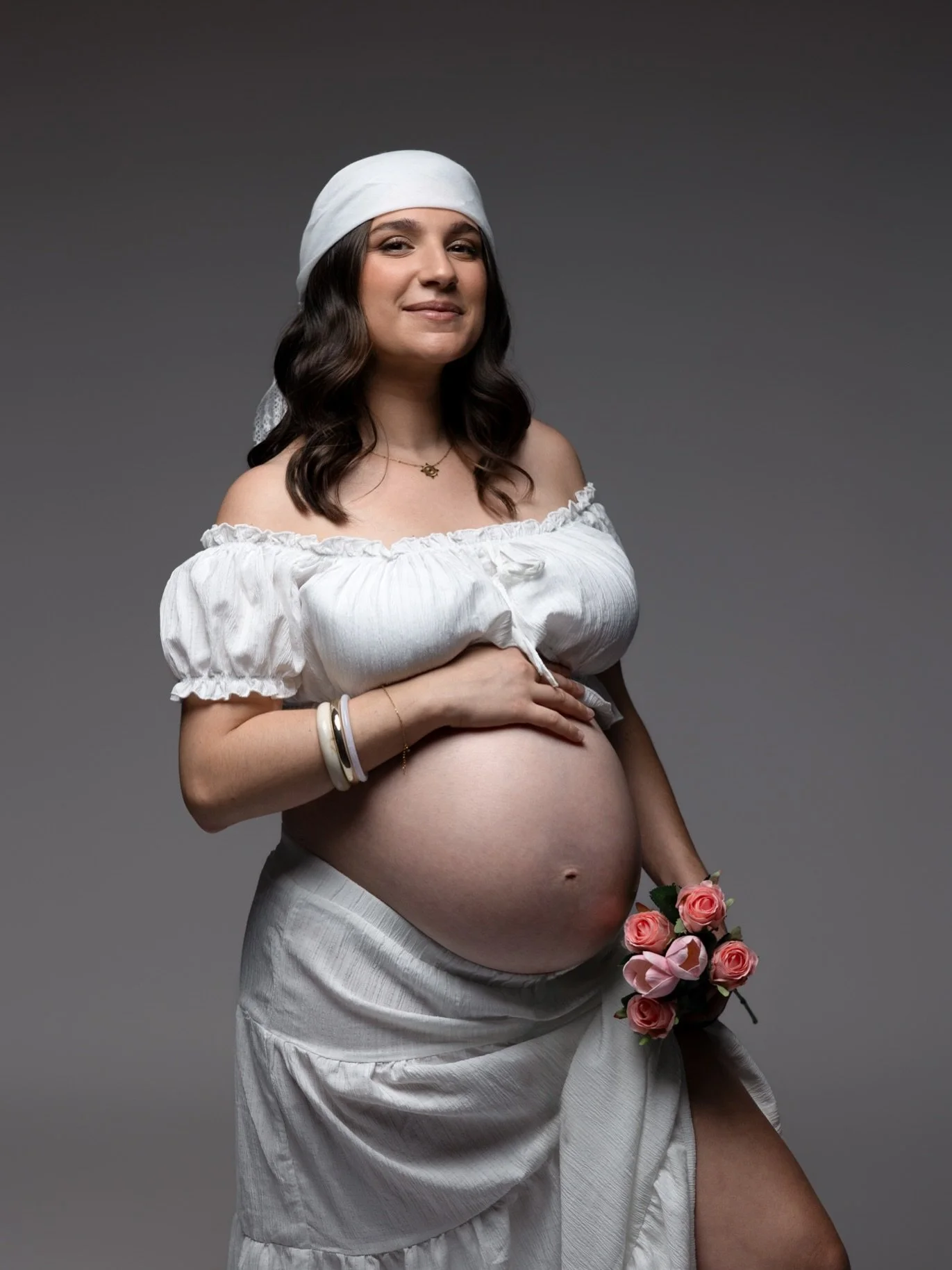 Regardez-moi cette maman comme elle rayonne 🌸

Au-del&agrave; des images, il y a tous ces petits moments qui rendent une s&eacute;ance grossesse si particuli&egrave;re&hellip;

On prend le temps de discuter, de rire, de tester diff&eacute;rentes ten