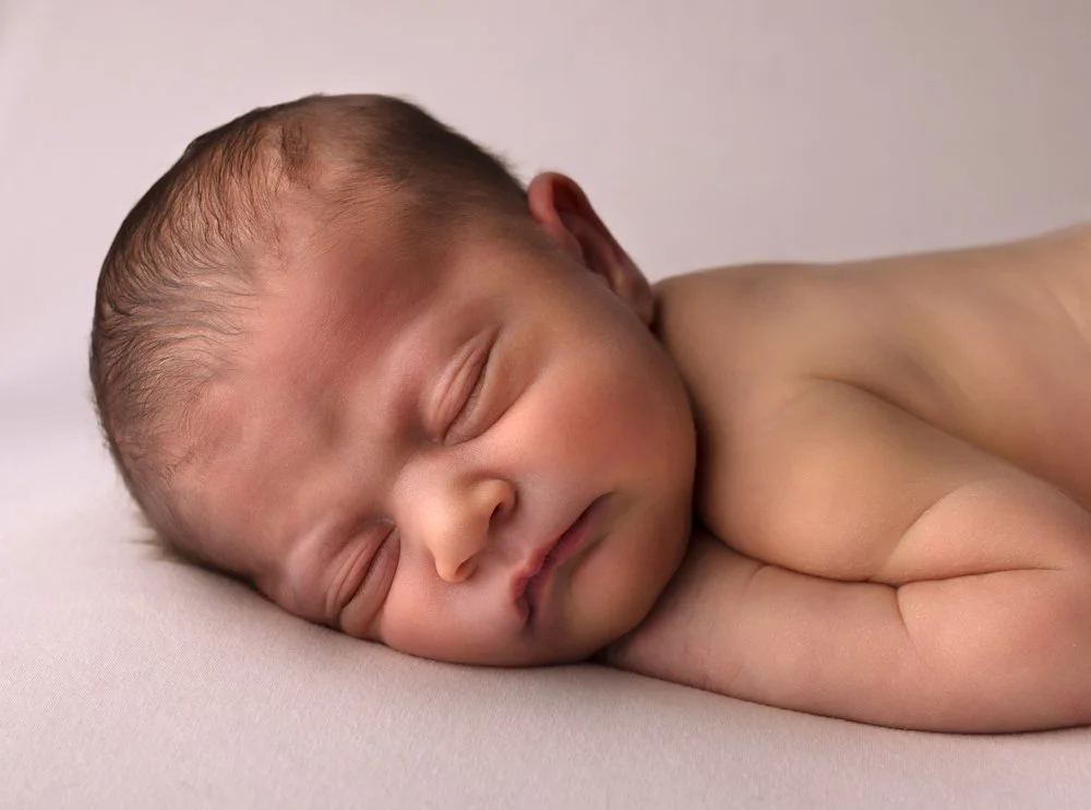 Séance photo nouveau-né à Brézins, en Isère, proche Voiron et Grenoble.