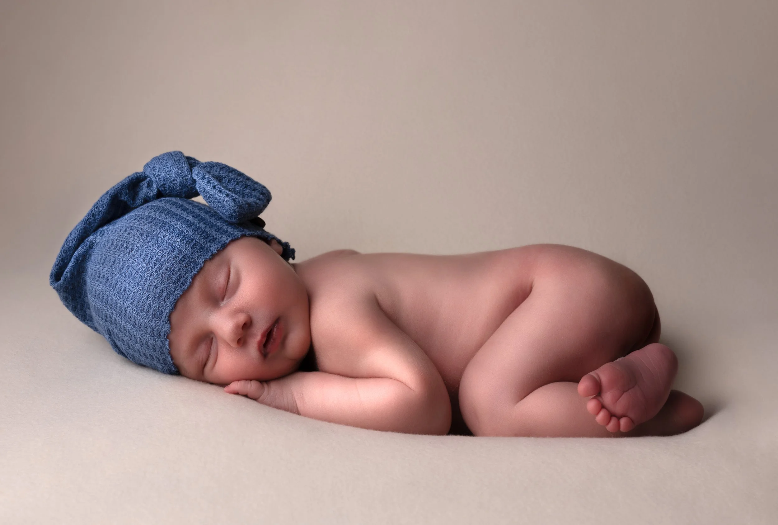 Séance photo nouveau-né à Brézins, en Isère, proche Voiron et Grenoble.