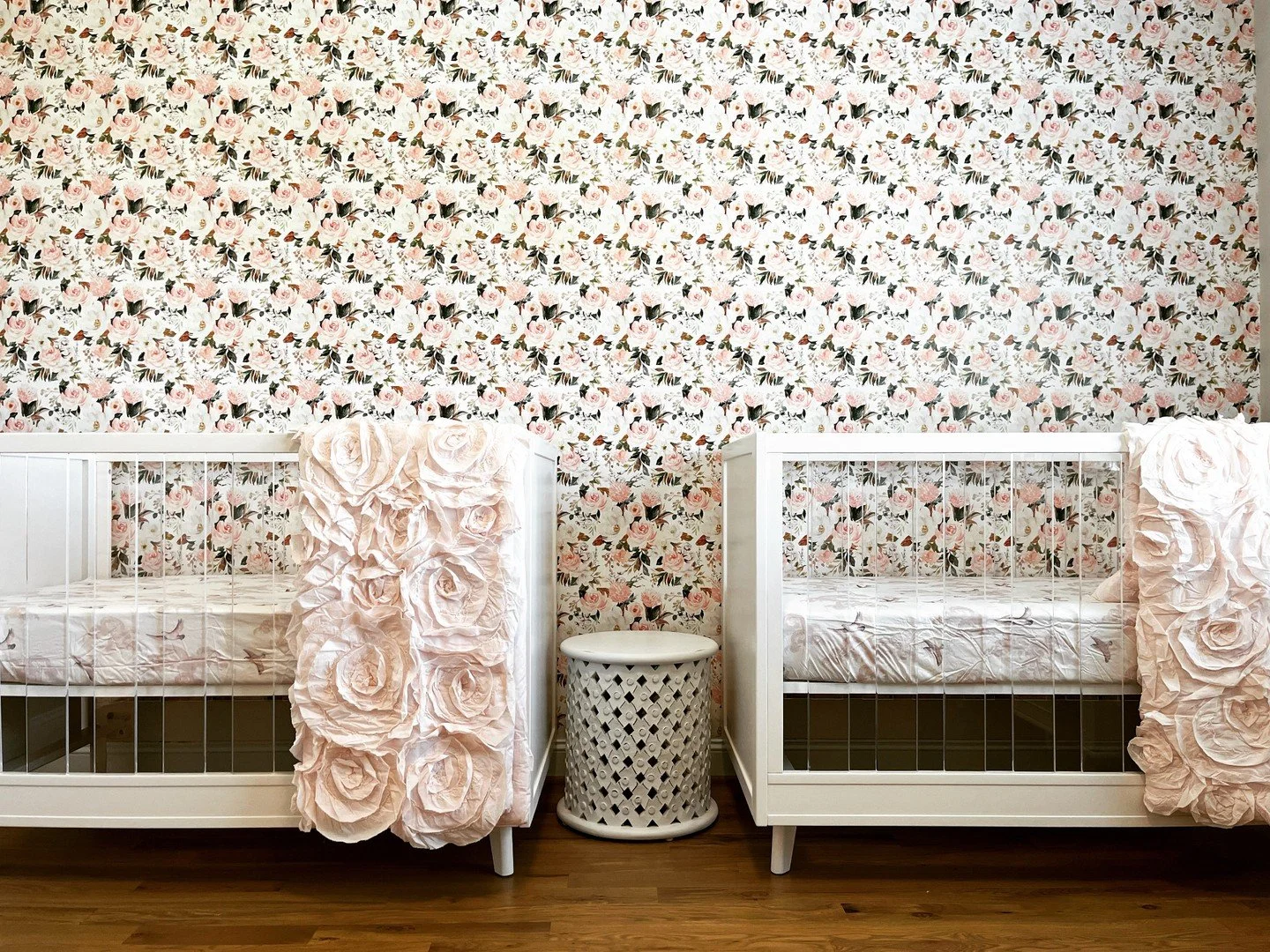 DOUBLE THE FUN. What better way to instill a love of wallpaper than to be born right into it? 💕💕