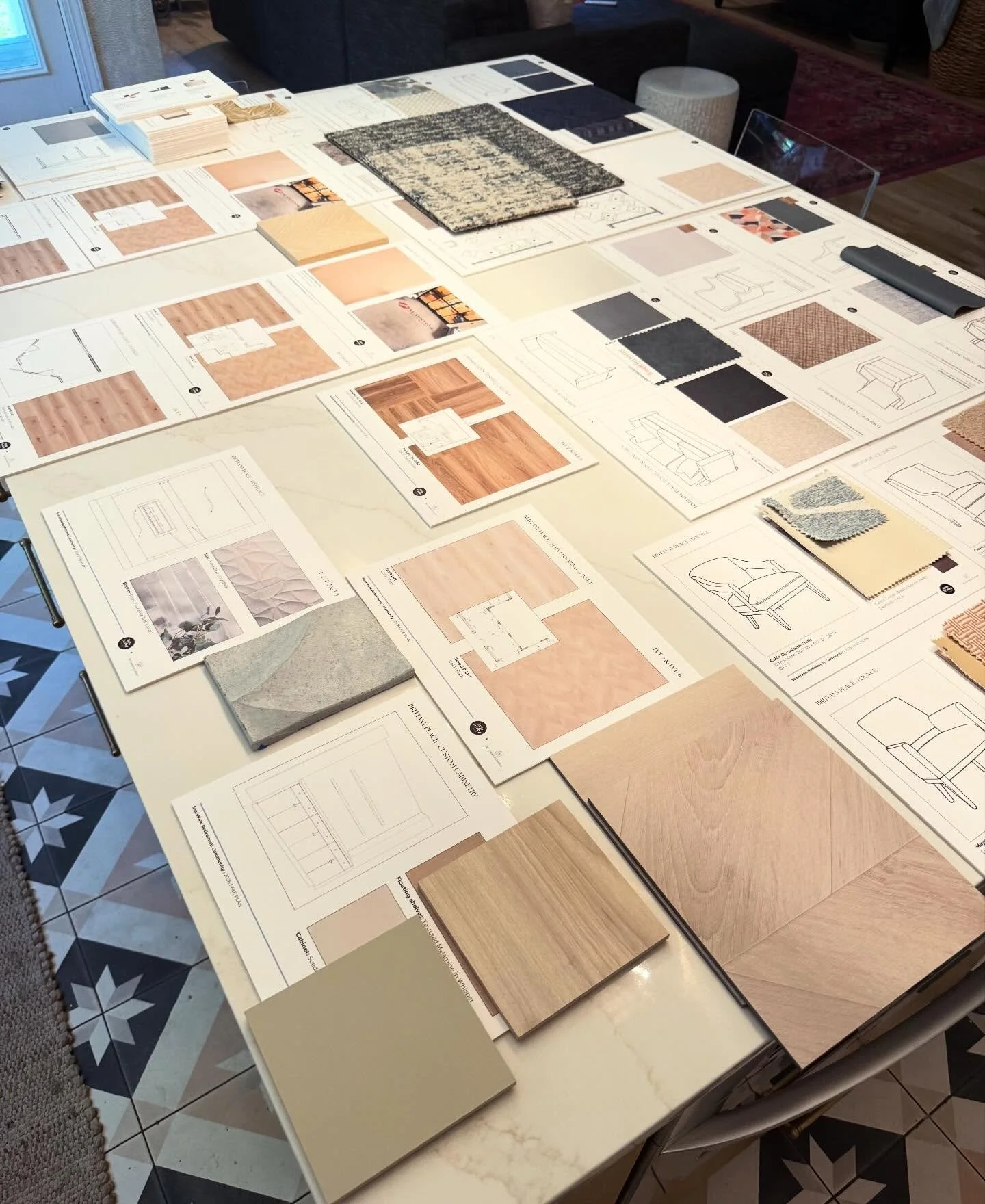 THE IRONY that I can&rsquo;t clean my countertop off to take kitchen &ldquo;after&rdquo; shots (or host a party), but I CAN when I need it for presentation prep&hellip; 🤦🏻&zwj;♀️ Priorities.