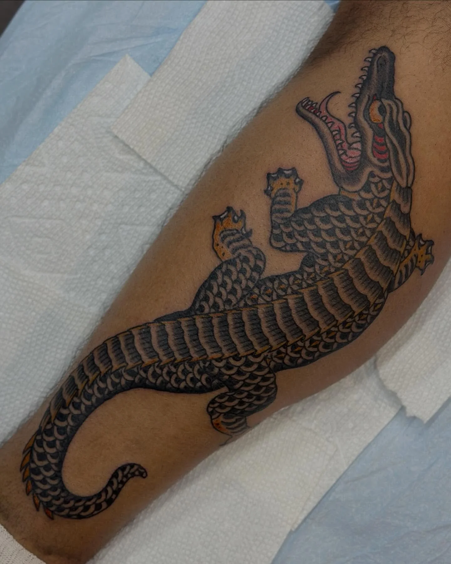 Gator done by @ben.hua.yu on Roger&bull; To book an appointment with Ben, email, call, or stop by the shop! Ben is available Friday, Saturday and Monday! 
📧 Shop email flyritetattoonyc@gmail.com
📧 Ben email benjamin.hua.yu@gmail.com