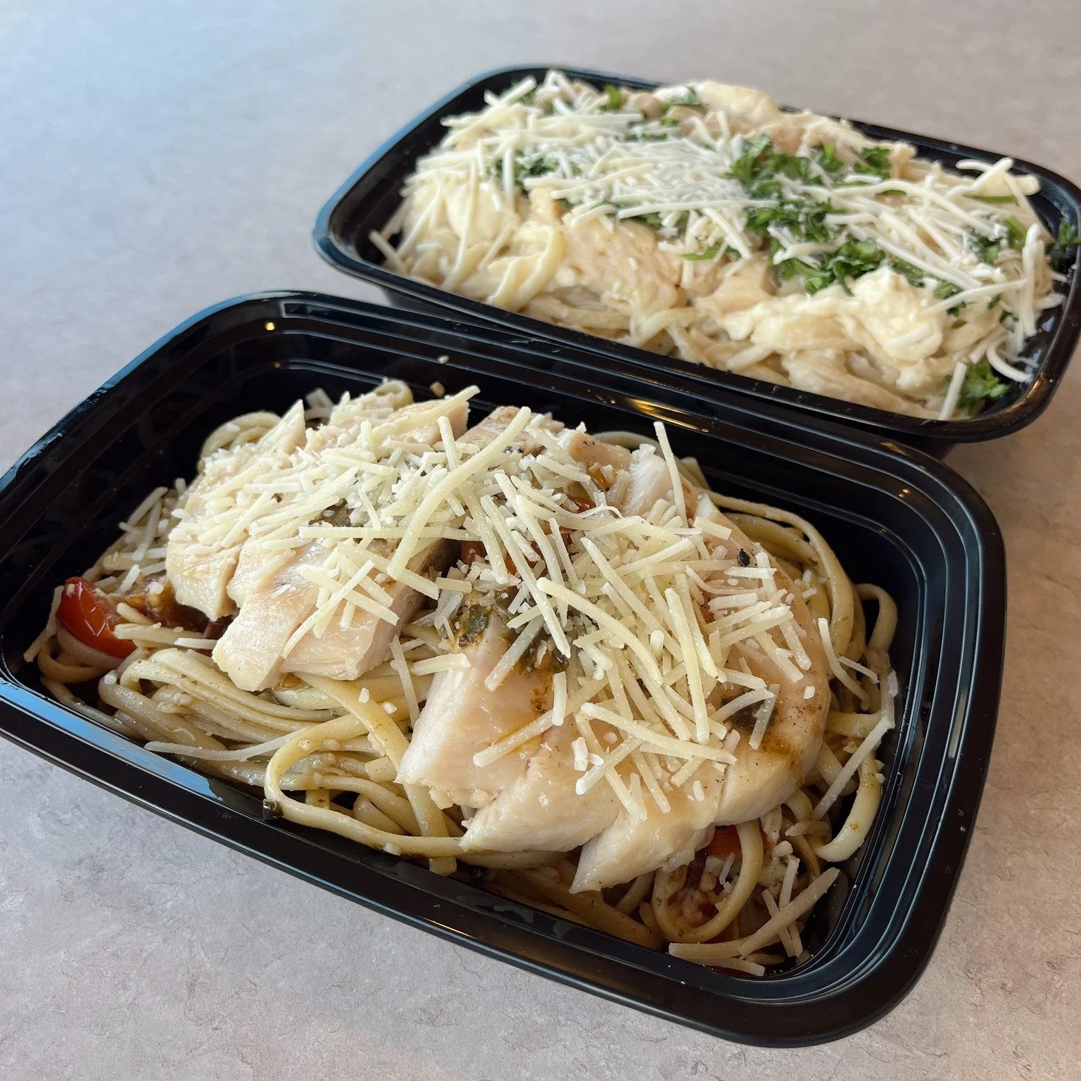 For the pasta lover in your life 🍝 Our new heat-and-eat Pesto Chicken Pasta and returning favorite Chicken Alfredo are ready for you to take home!