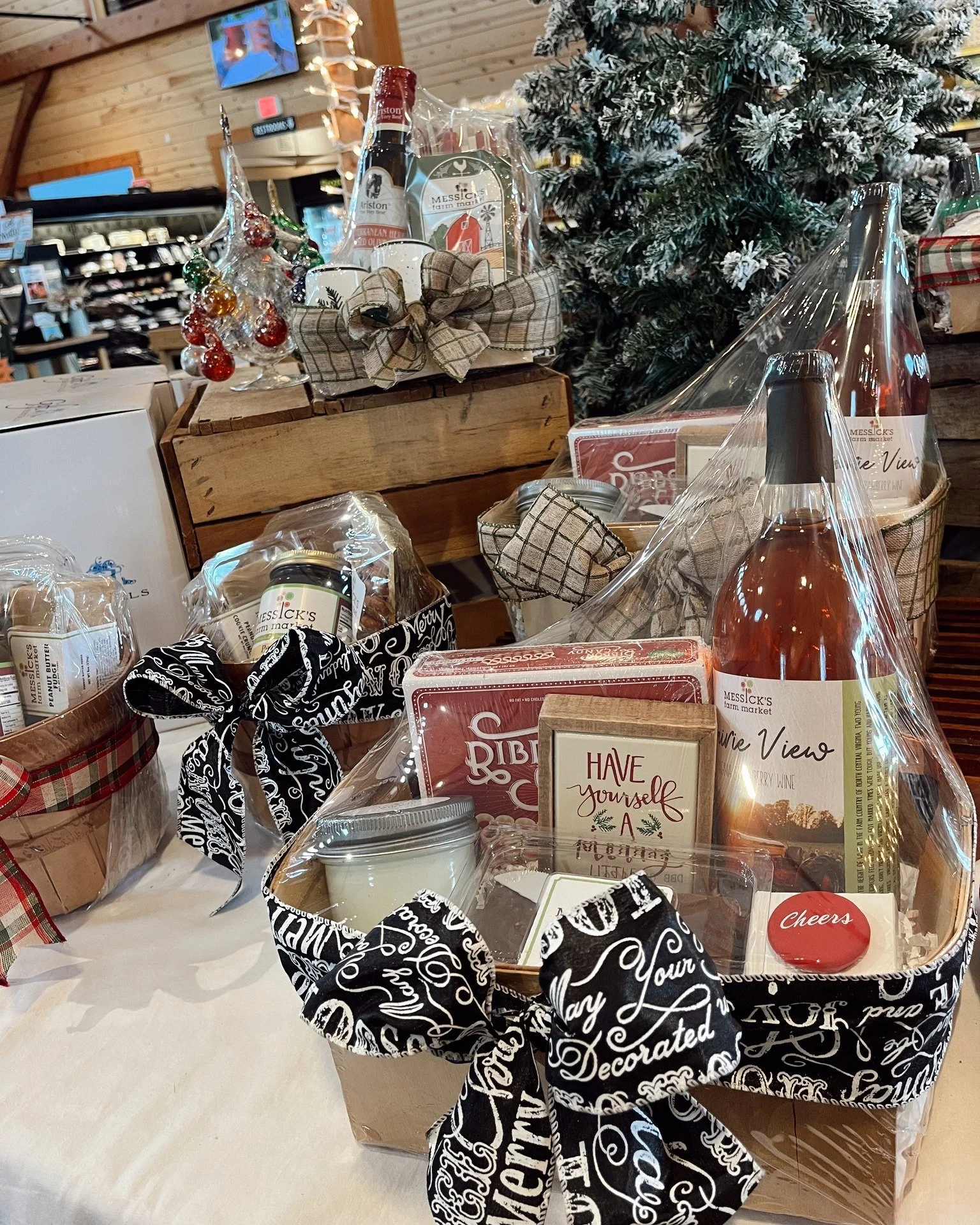 Looking for a last-minute gift idea? Our gift baskets make the perfect grab-and-go gift&mdash;swing by and grab one today!🎁