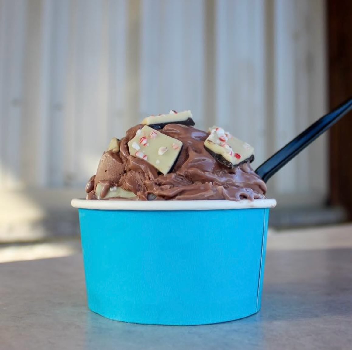 Winter doesn&rsquo;t stop us! 🍦❄️
Frozen custard is open all season with peppermint bark and eggnog still available&mdash;come treat yourself!