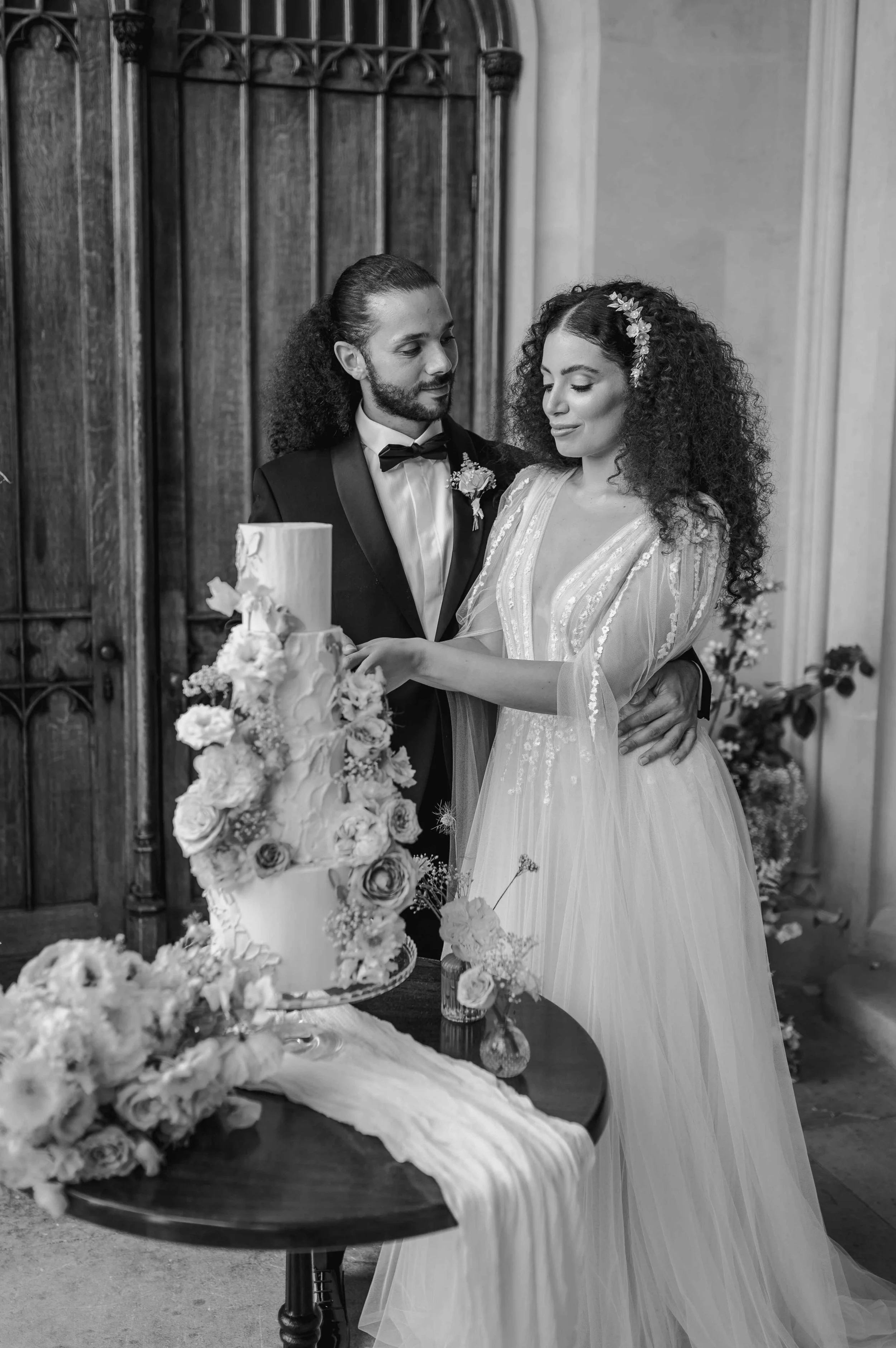 Who puts the flowers on a wedding cake?