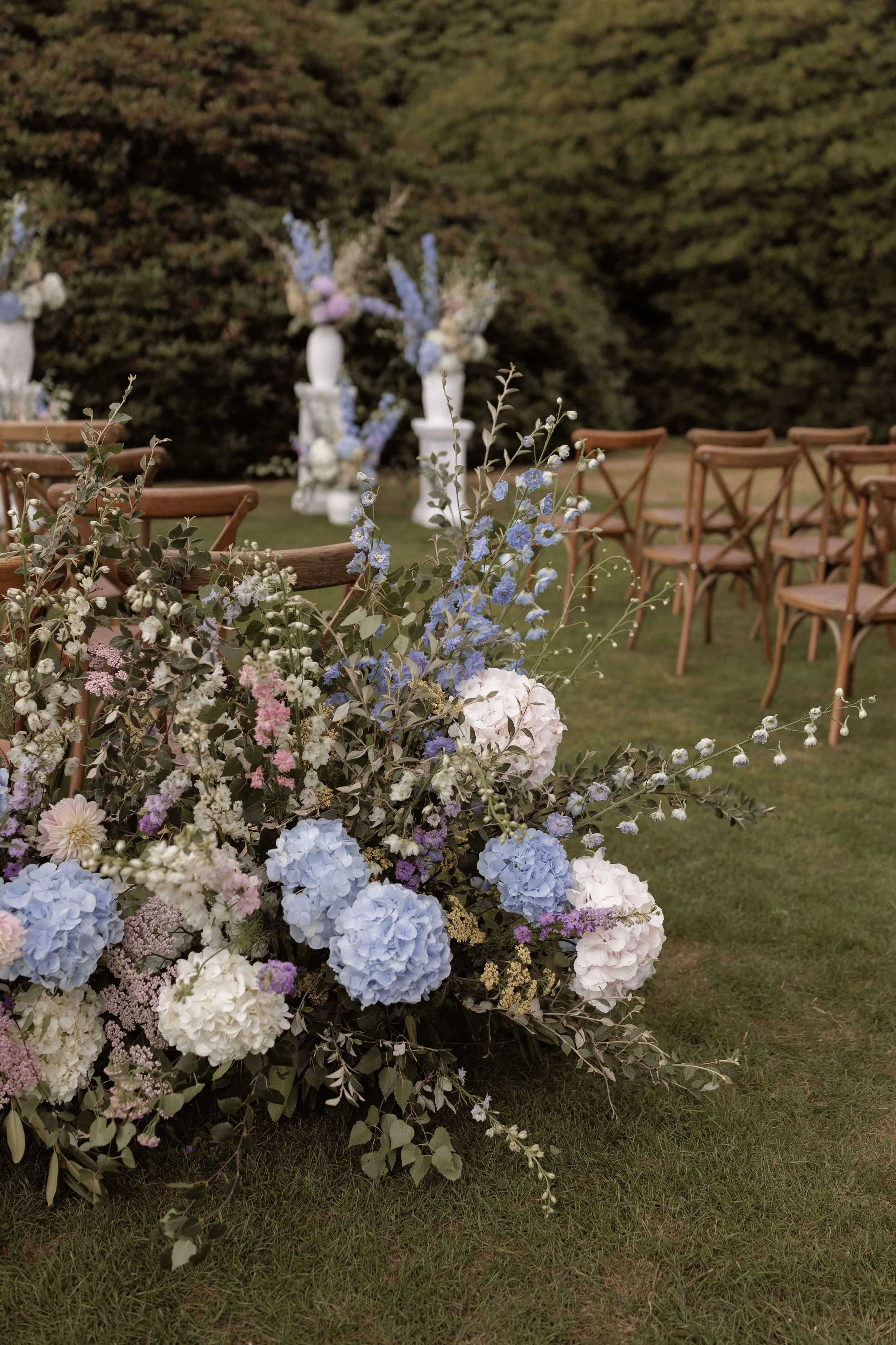 S + E - leonardsleegardensbloomandcrumbweddingcakeslee gardensbloomandcrumbweddingcake.lewismembery.com - 02-3.jpg