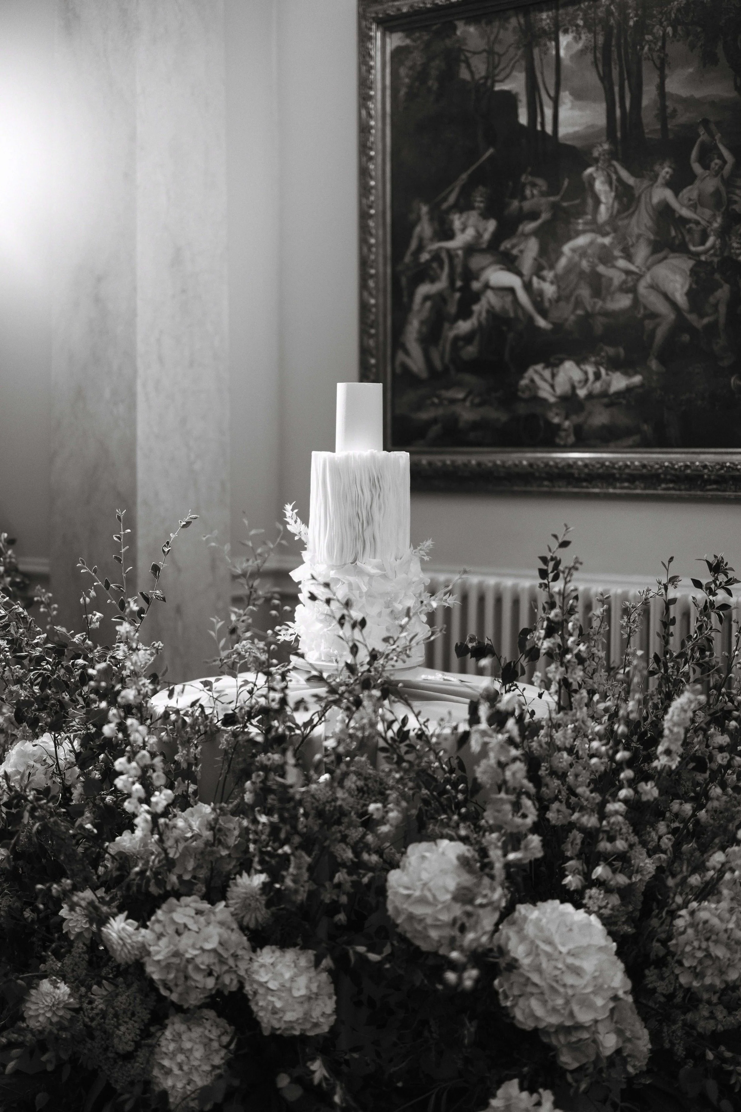 Leonardslee Gardens Wedding: A Dreamy Sussex Venue with a Modern Cake