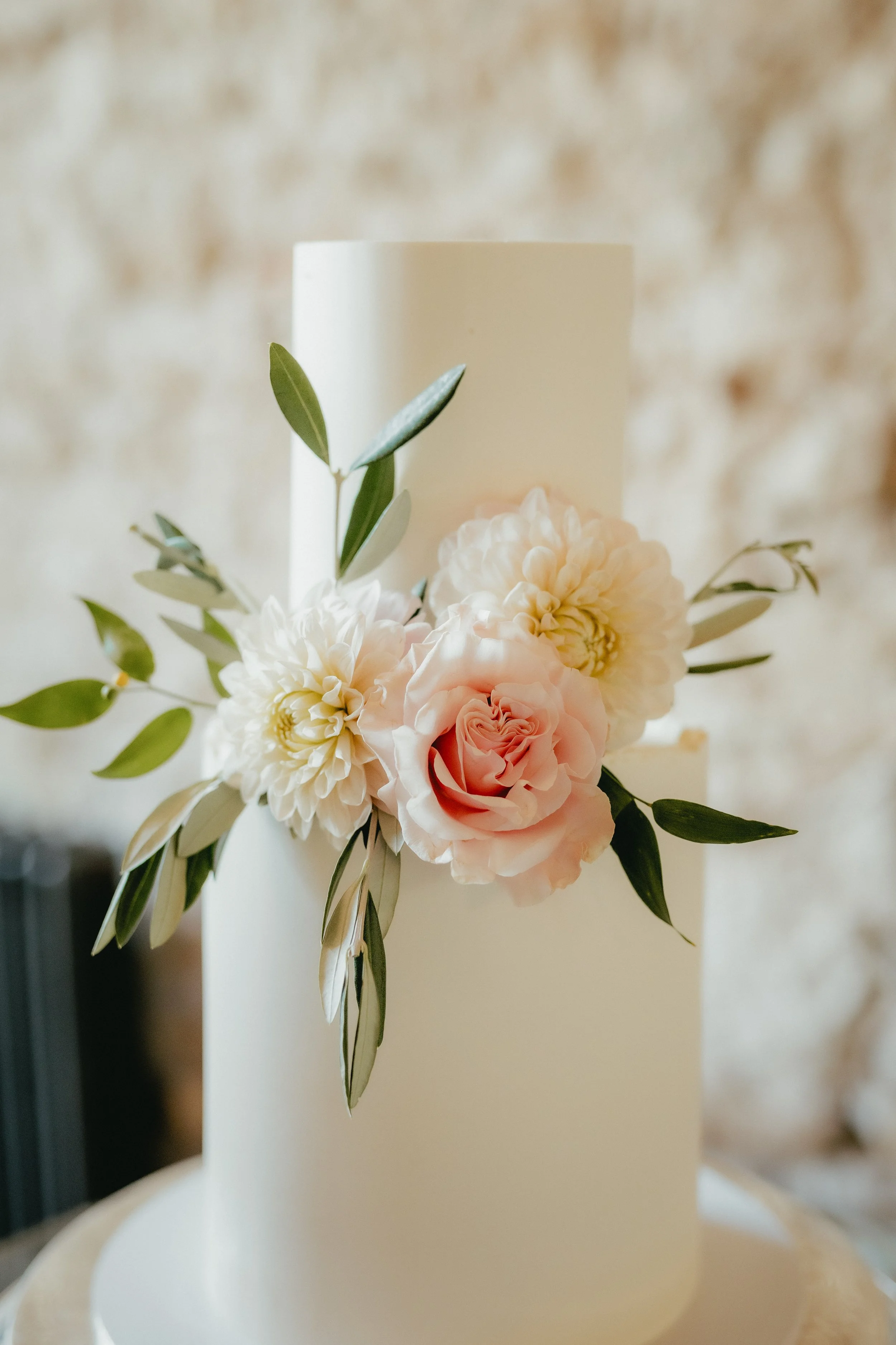 Before You Order Your Wedding Cake: 8 Essential Tips Couples Wish They Knew